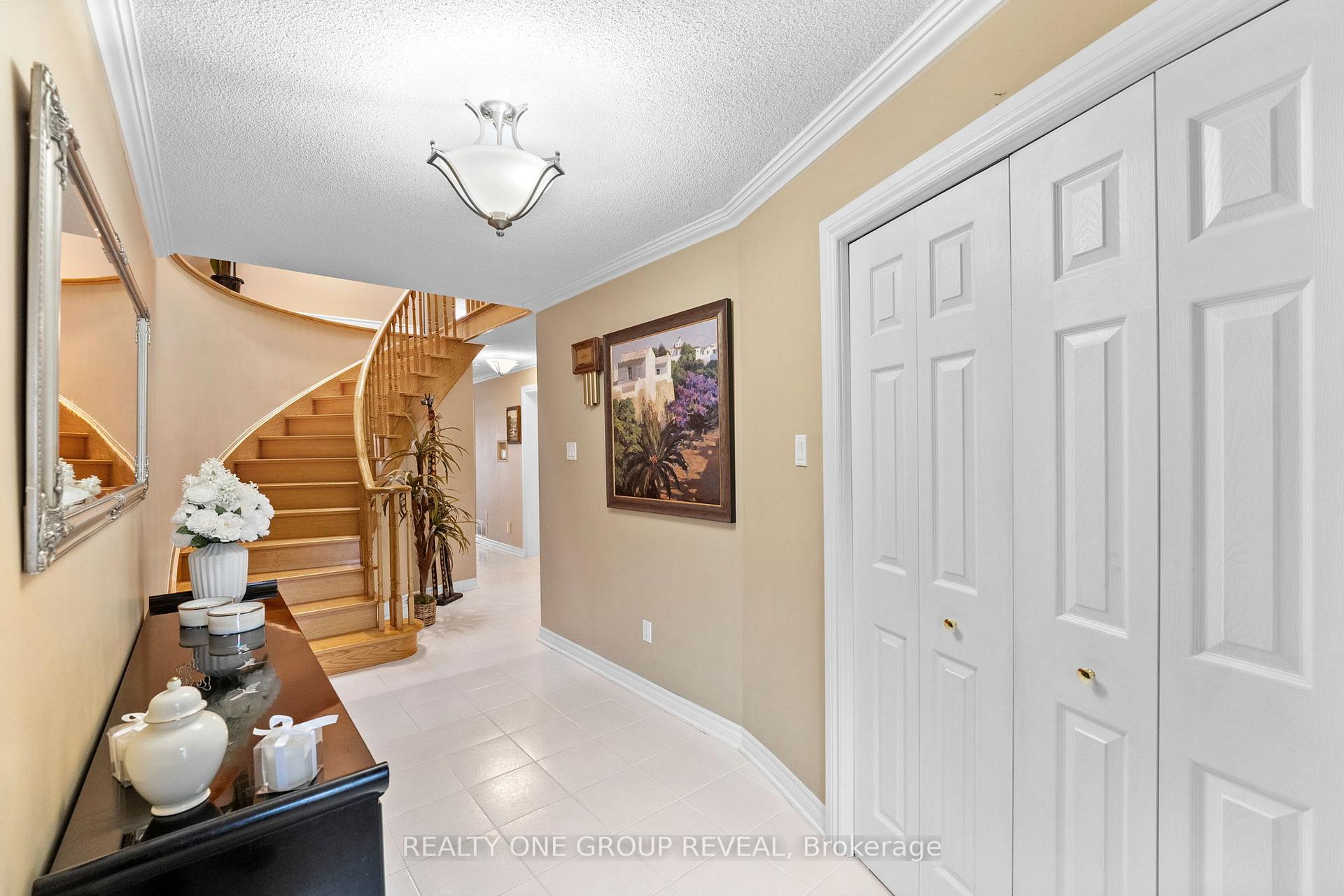 Photo 6 of 732 Abingdon Court, Pickering, West Shore — HOMEH