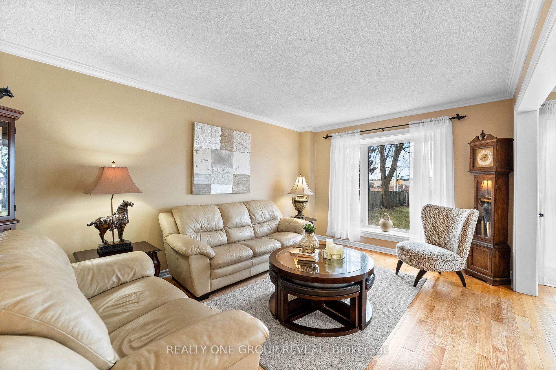 Photo 9 of 732 Abingdon Court, Pickering, West Shore — HOMEH