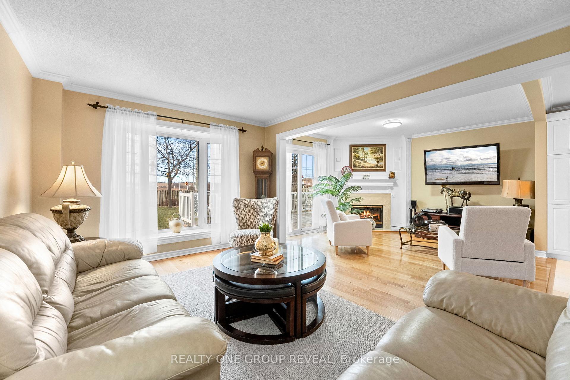 Photo 10 of 732 Abingdon Court, Pickering, West Shore — HOMEH
