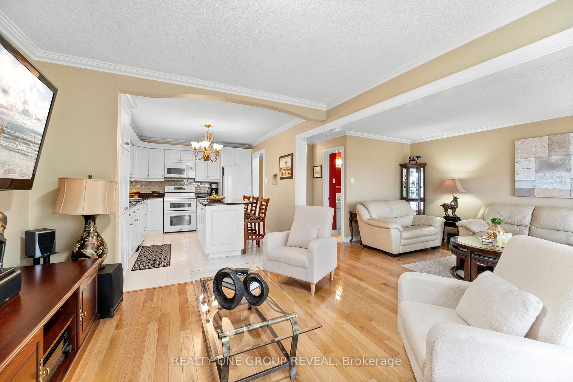 Photo 11 of 732 Abingdon Court, Pickering, West Shore — HOMEH