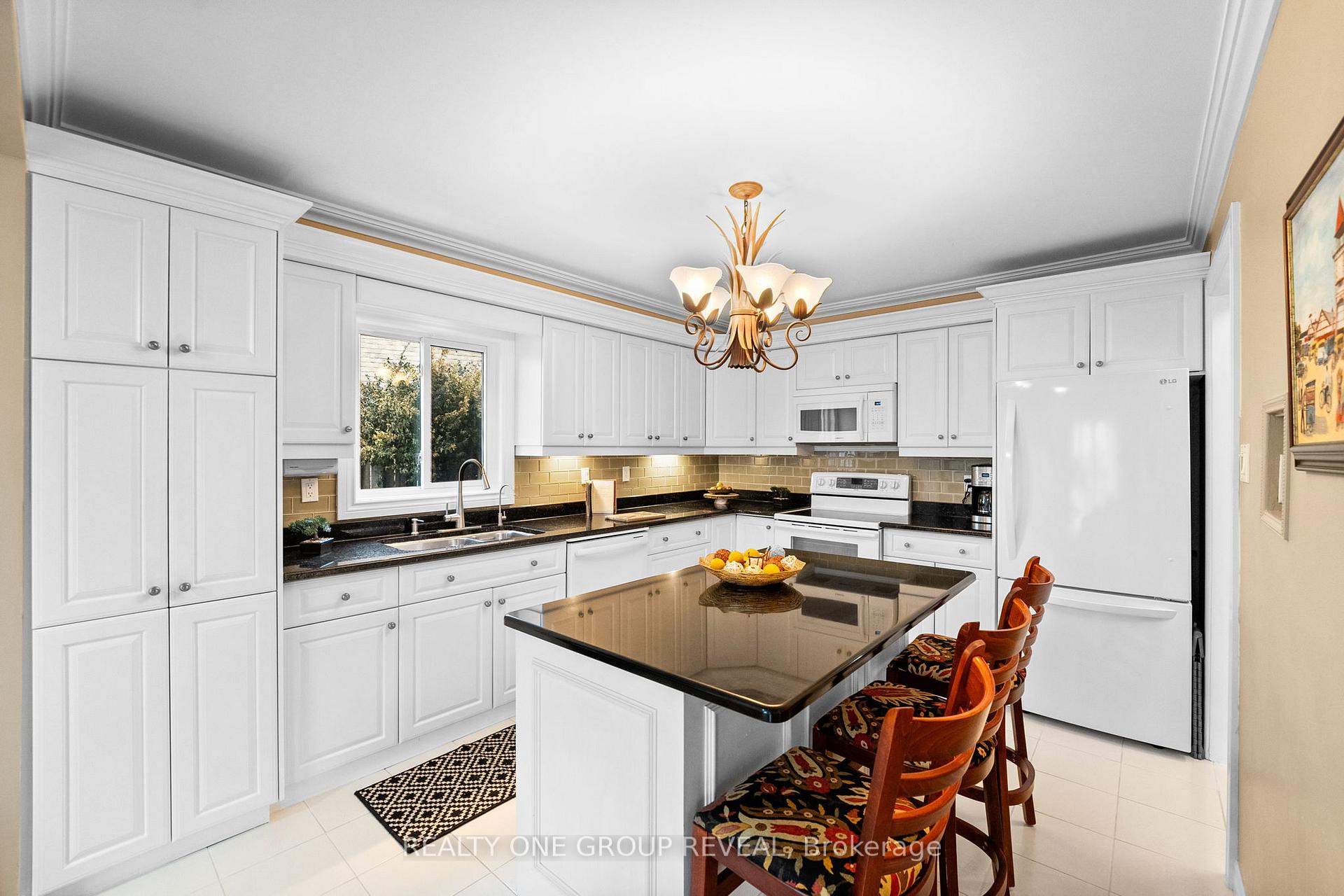 Photo 13 of 732 Abingdon Court, Pickering, West Shore — HOMEH