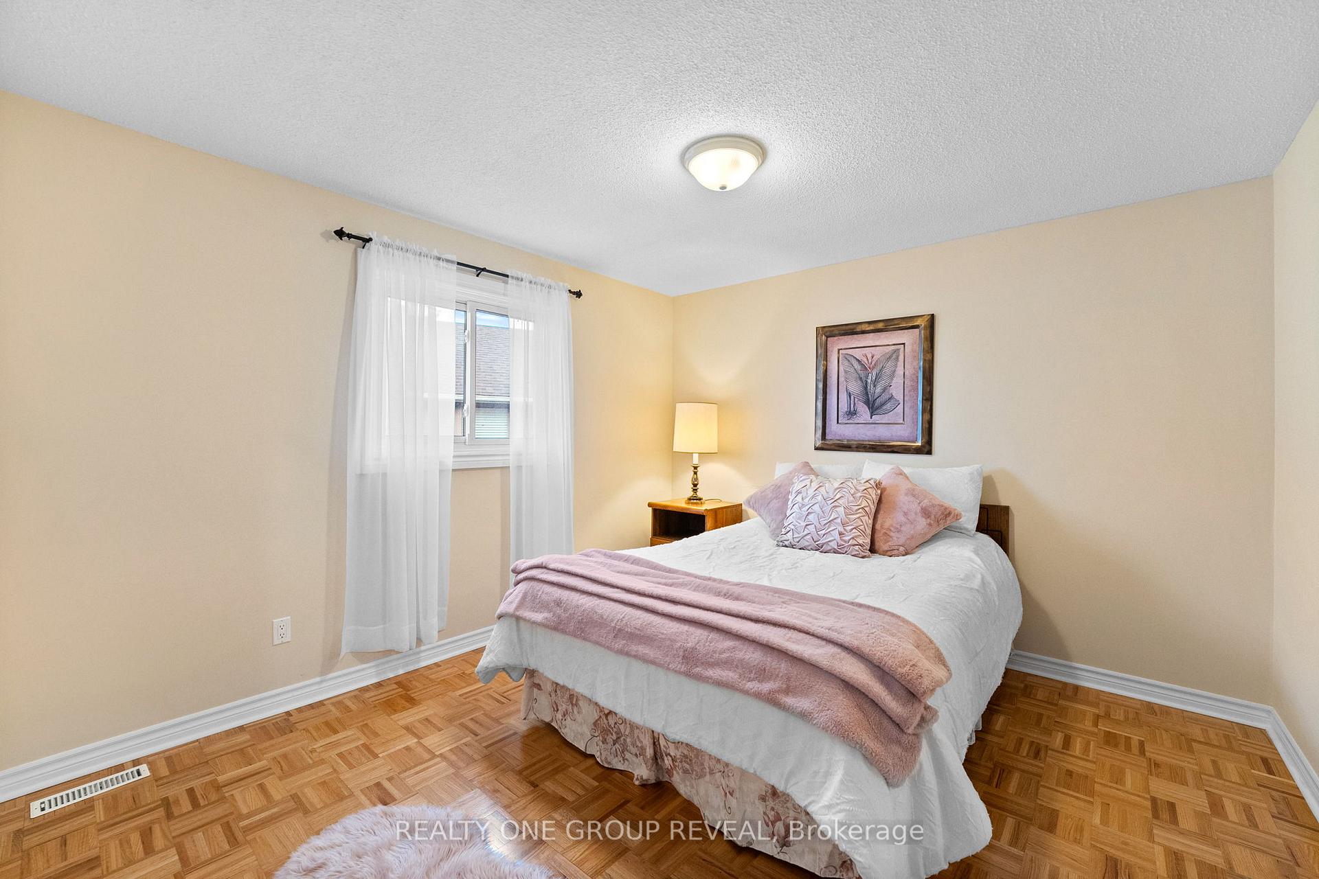 Photo 27 of 732 Abingdon Court, Pickering, West Shore — HOMEH