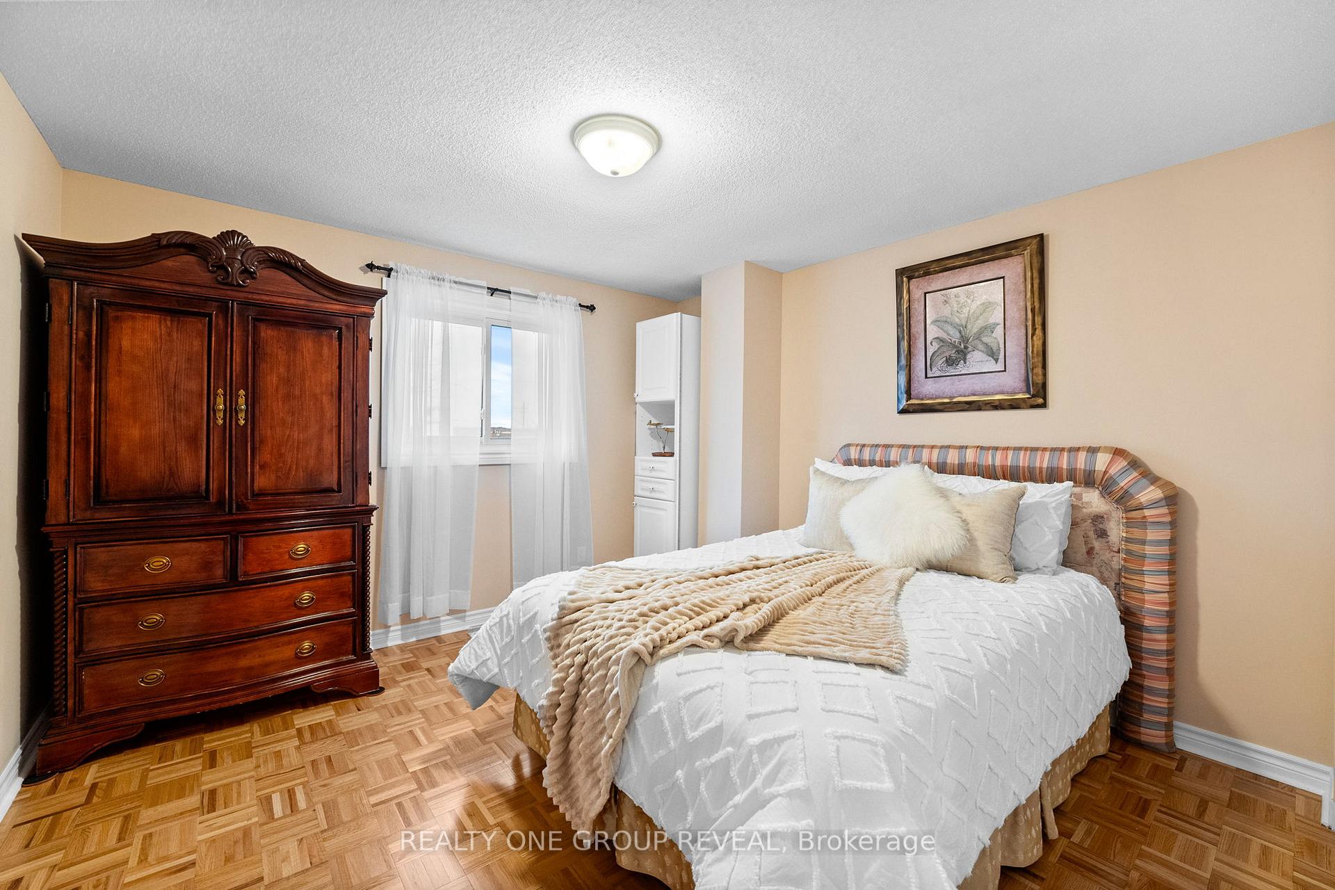Photo 29 of 732 Abingdon Court, Pickering, West Shore — HOMEH