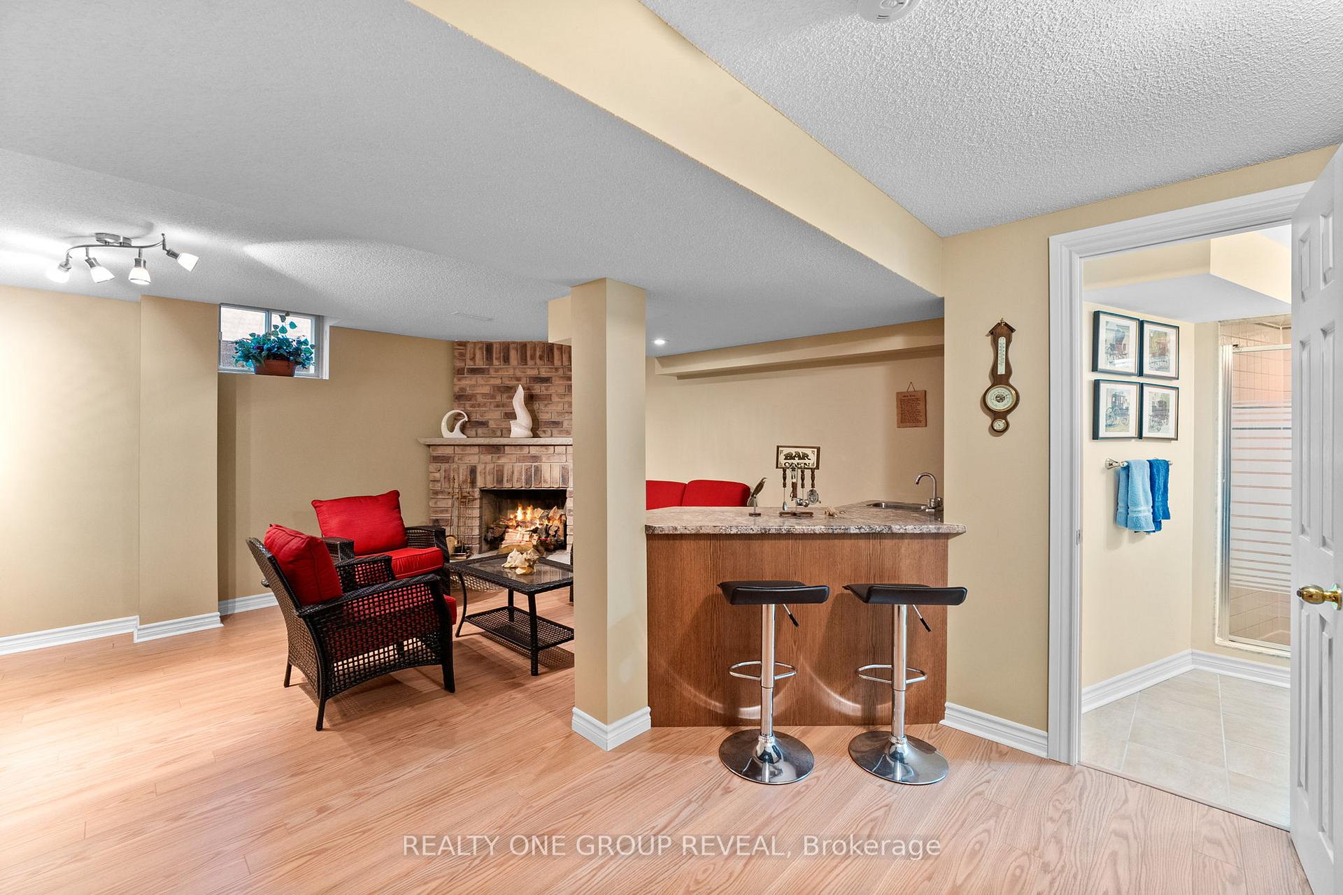 Photo 33 of 732 Abingdon Court, Pickering, West Shore — HOMEH