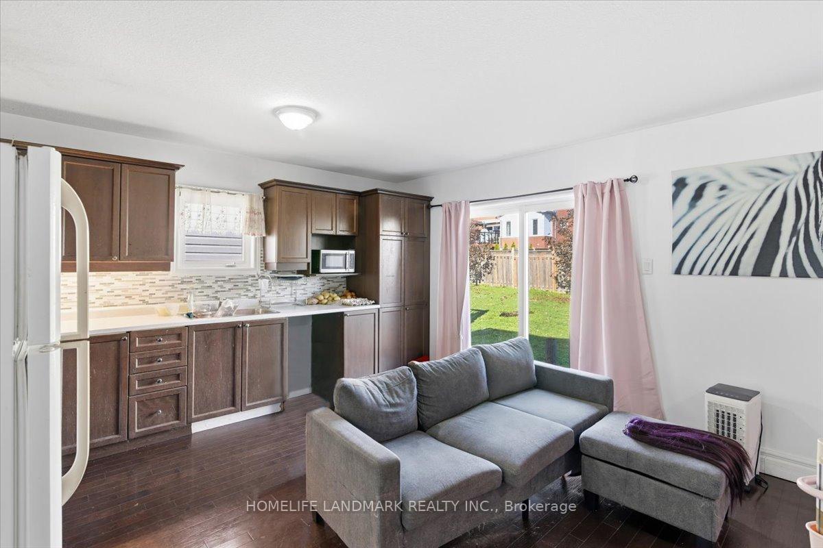 Photo 3 of 352 Blacksmith Way, Peterborough, Northcrest Ward 5 — HOMEH