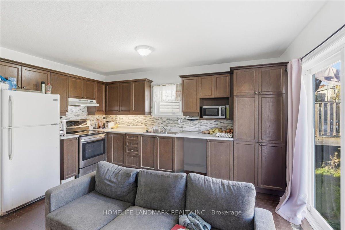 Photo 4 of 352 Blacksmith Way, Peterborough, Northcrest Ward 5 — HOMEH