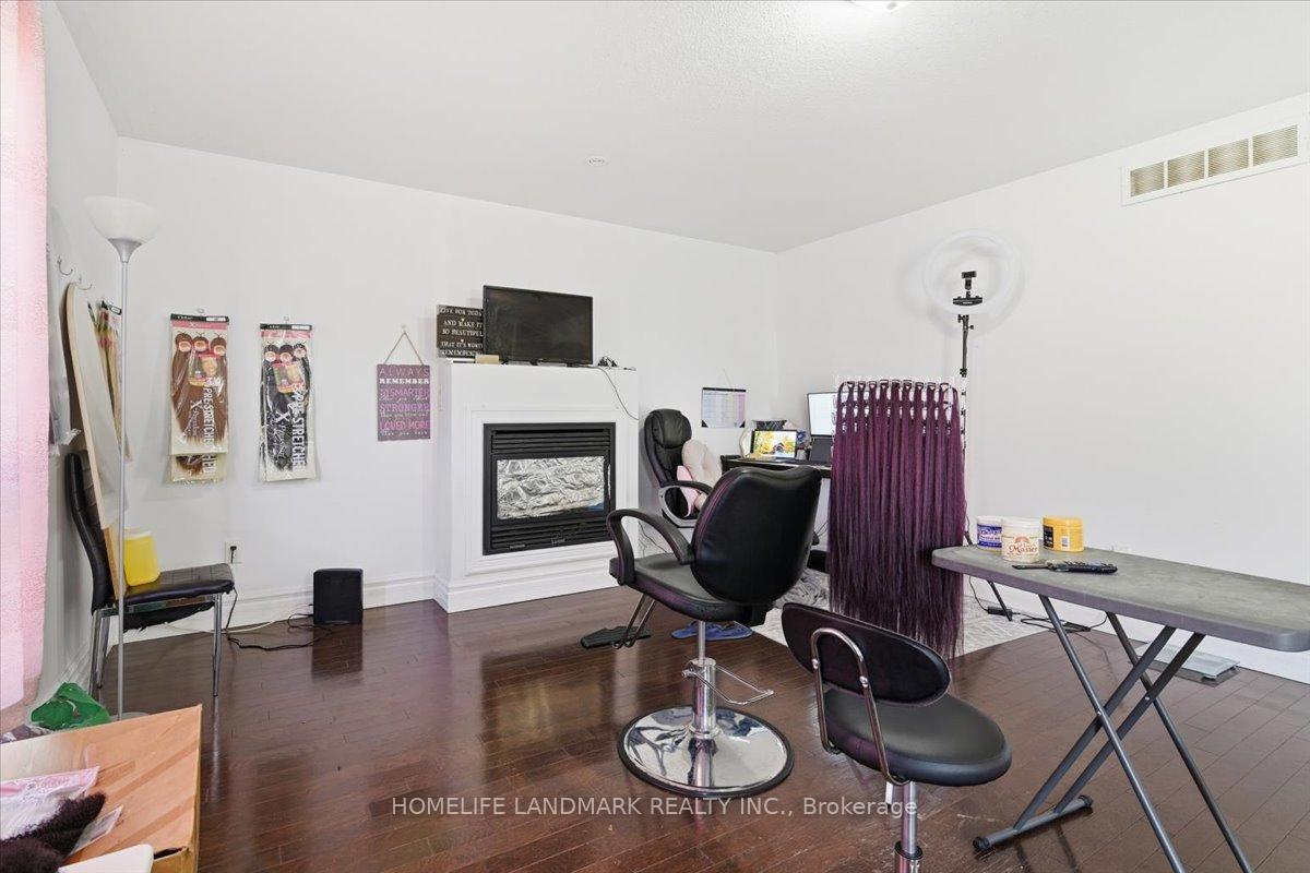 Photo 5 of 352 Blacksmith Way, Peterborough, Northcrest Ward 5 — HOMEH