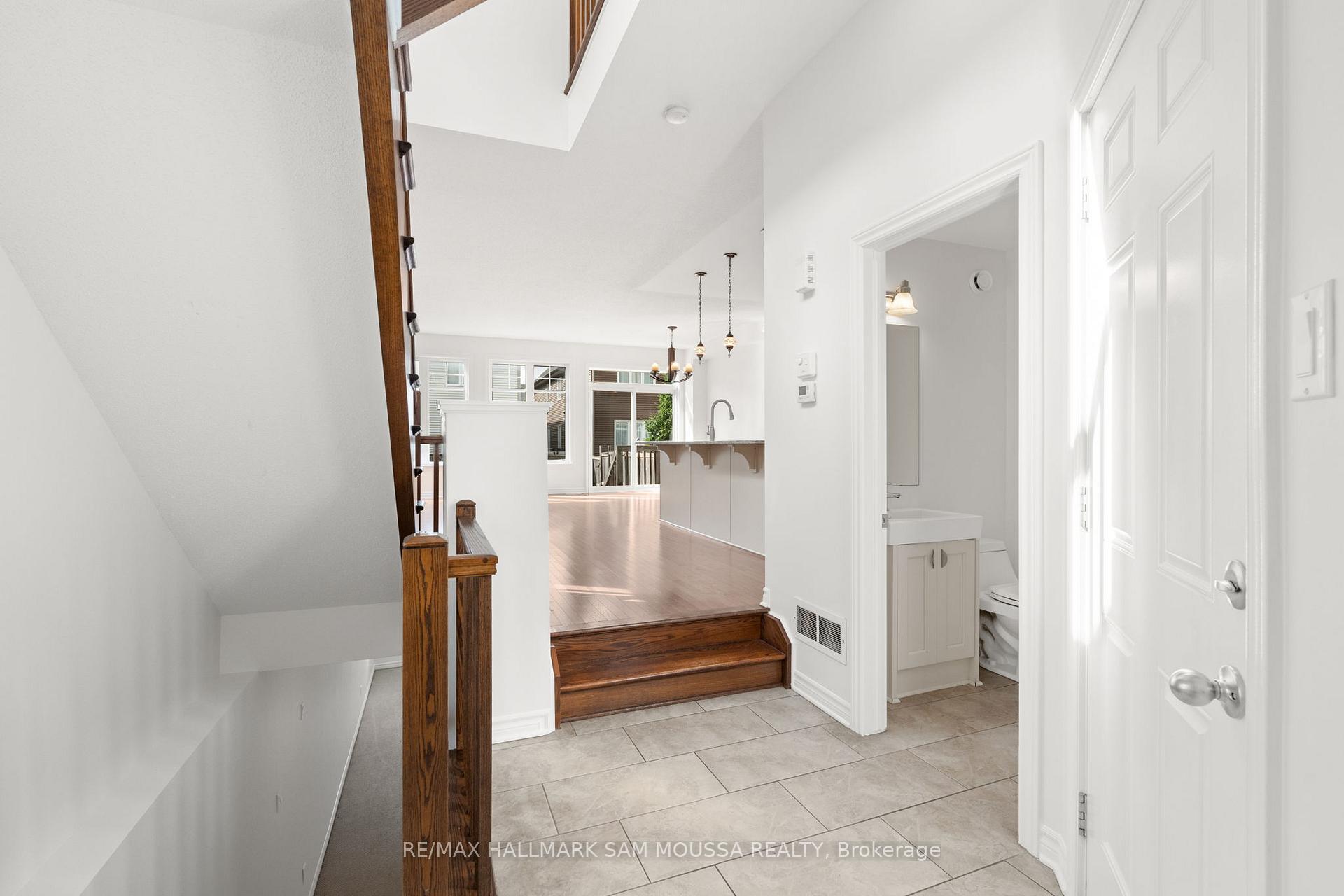 Photo 5 of 991 Bunchberry Way, Ottawa, Blossom Park/Kemp Park/Findlay Creek — HOMEH
