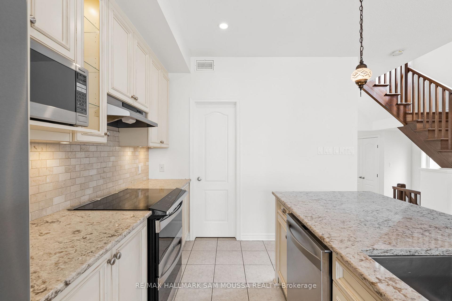 Photo 12 of 991 Bunchberry Way, Ottawa, Blossom Park/Kemp Park/Findlay Creek — HOMEH
