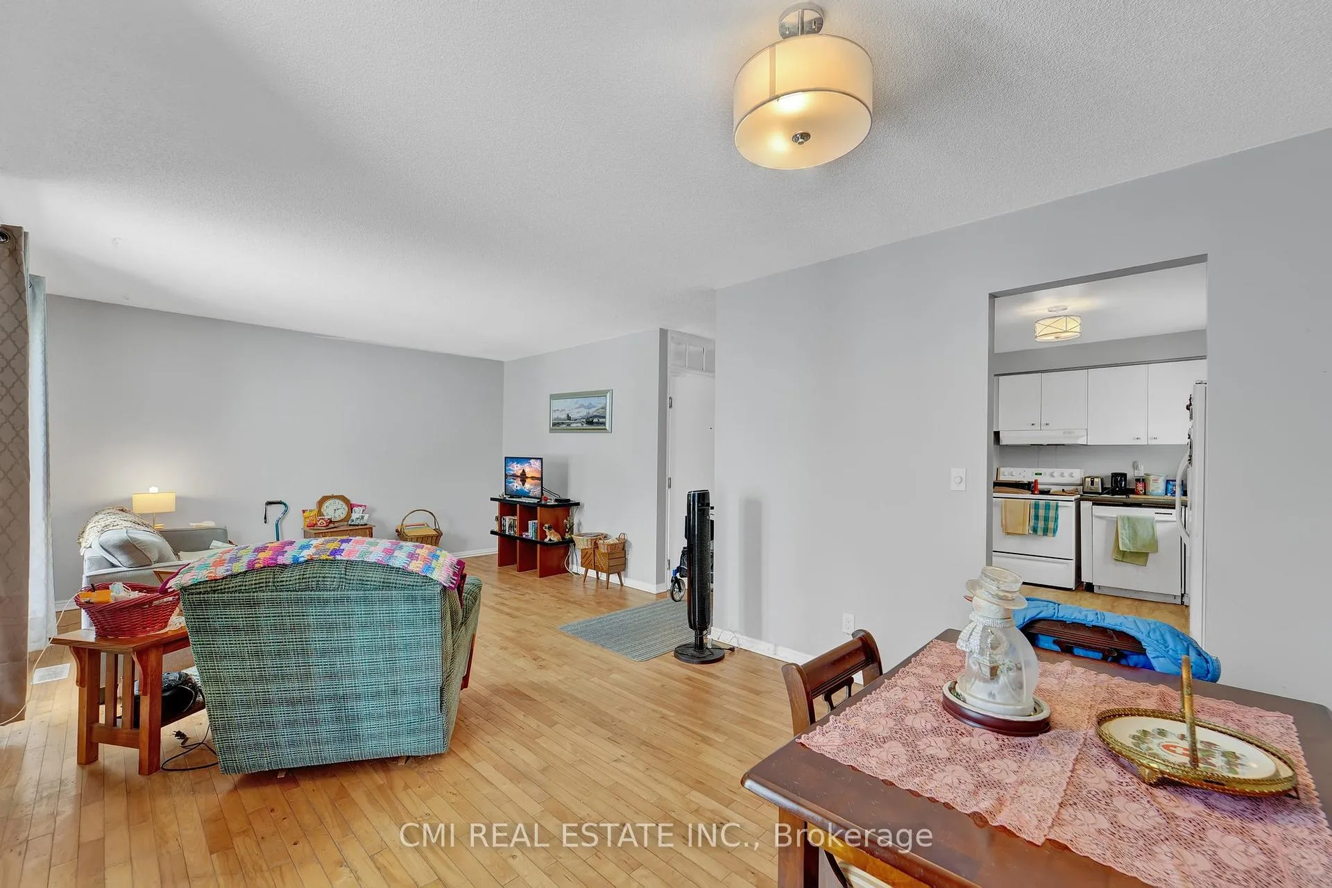 Photo 5 of 1337 Tudor Crescent, Peterborough, Ashburnham Ward 4 — HOMEH
