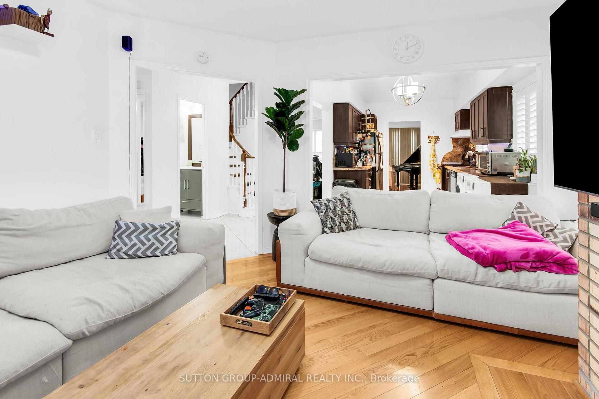 Photo 8 of 43 Mountbatten Road, Vaughan, Beverley Glen — HOMEH