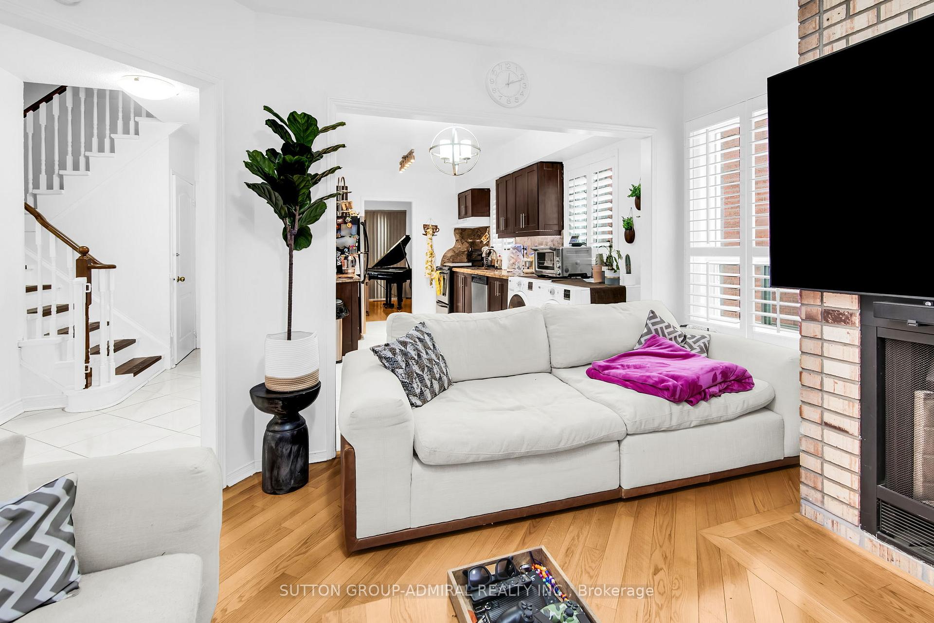 Photo 9 of 43 Mountbatten Road, Vaughan, Beverley Glen — HOMEH