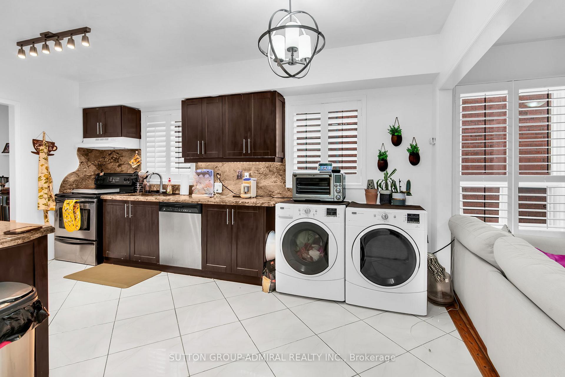 Photo 10 of 43 Mountbatten Road, Vaughan, Beverley Glen — HOMEH