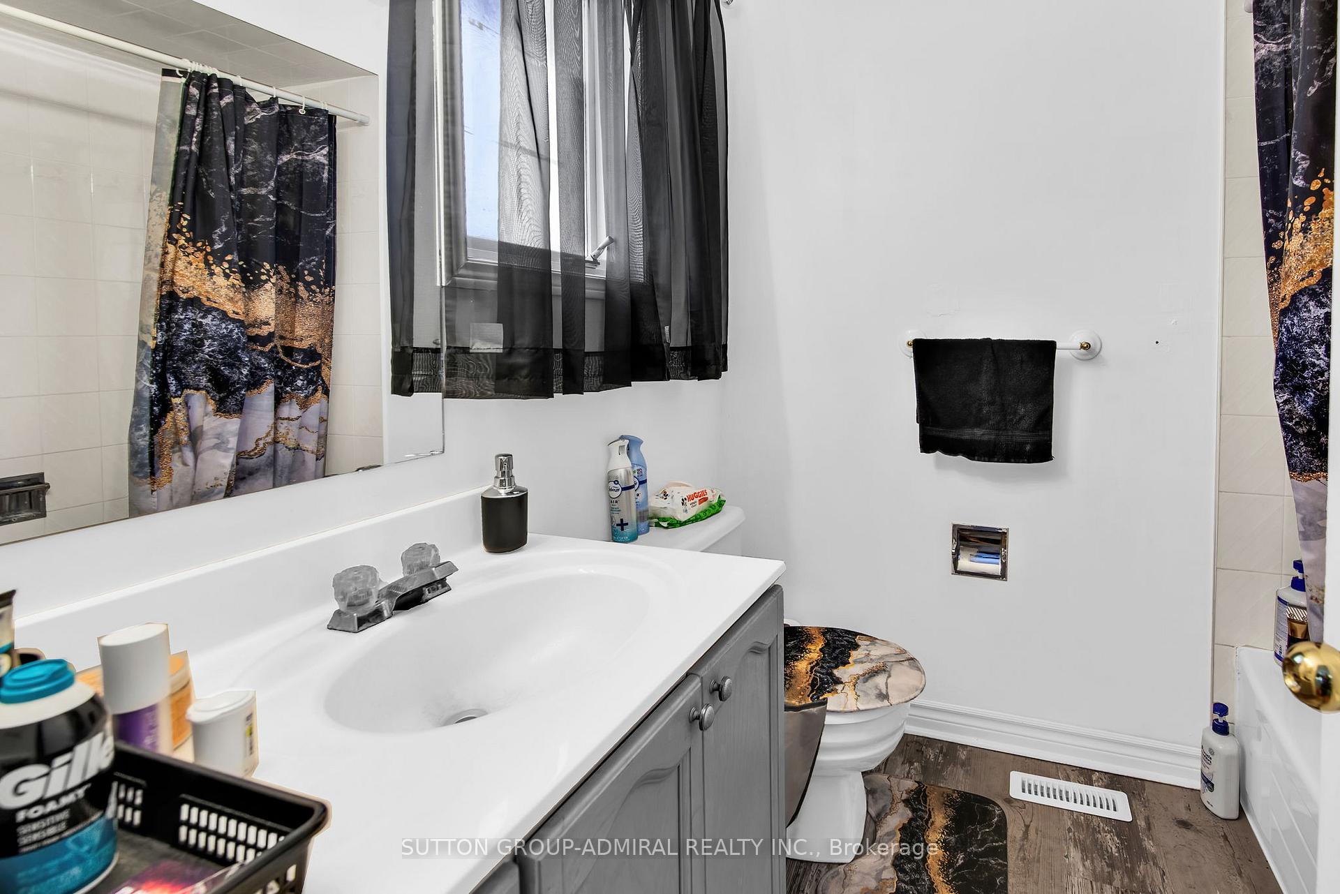 Photo 24 of 43 Mountbatten Road, Vaughan, Beverley Glen — HOMEH
