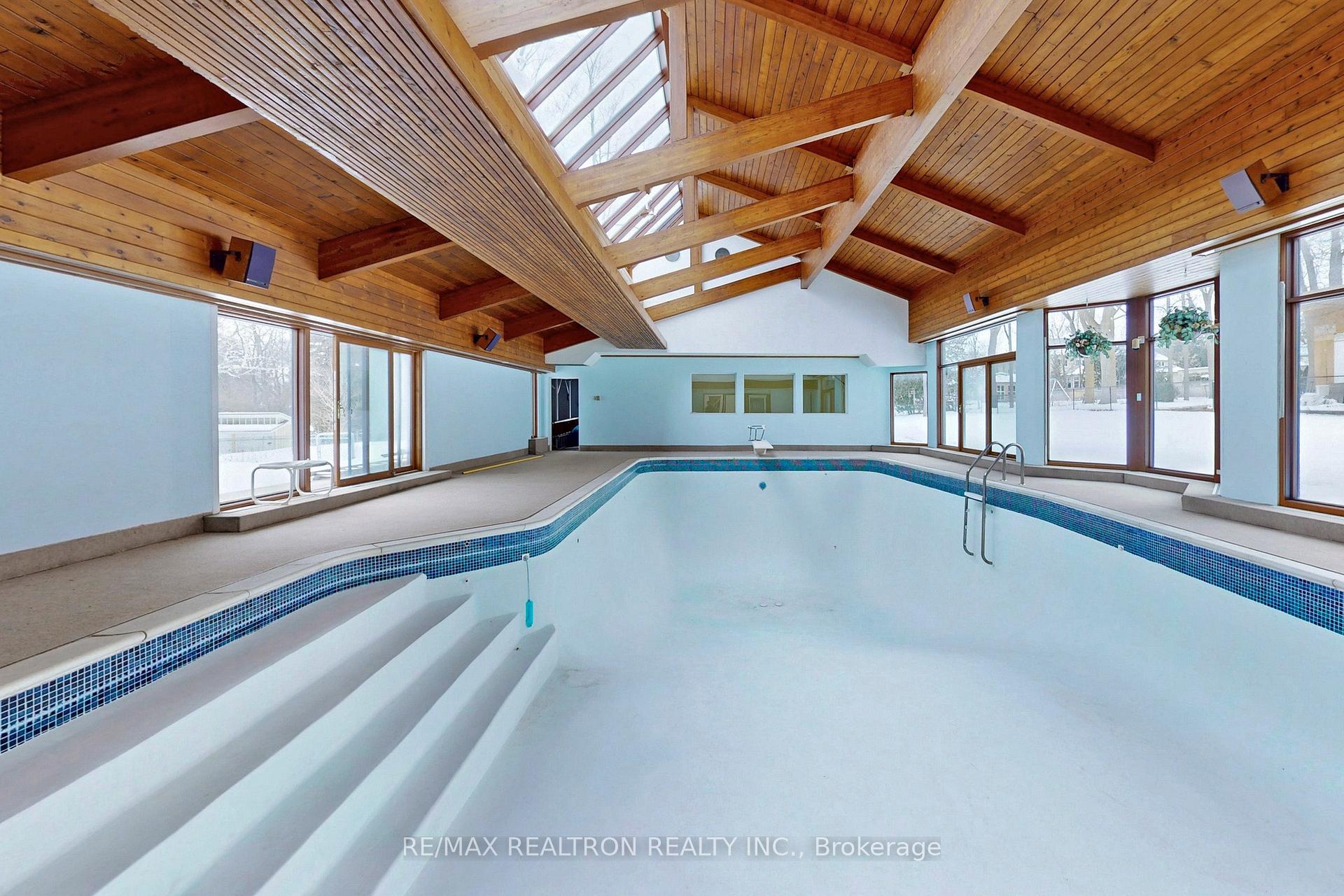 Photo 1 of 10 Thornbank Road, Vaughan, Uplands — HOMEH