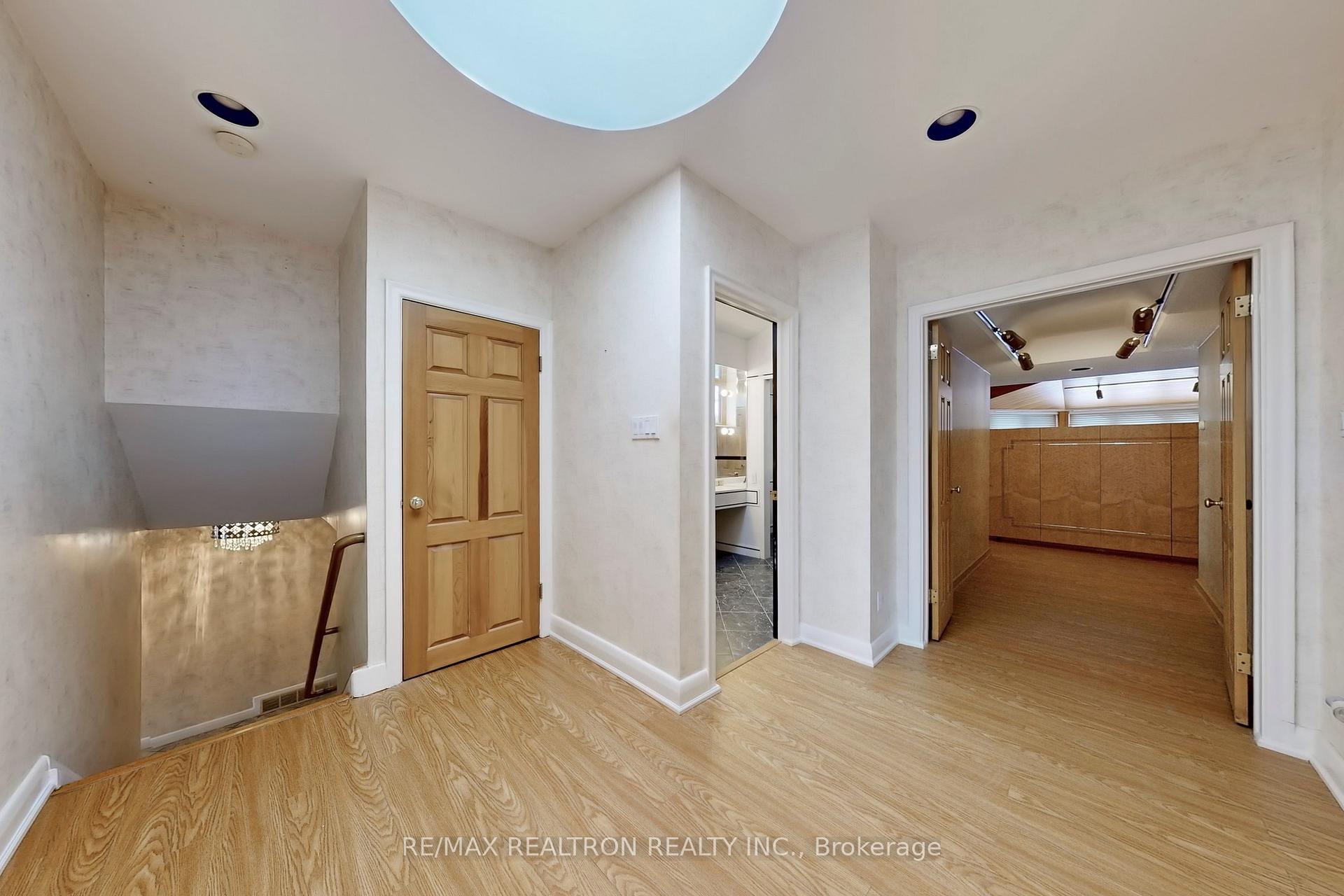 Photo 3 of 10 Thornbank Road, Vaughan, Uplands — HOMEH