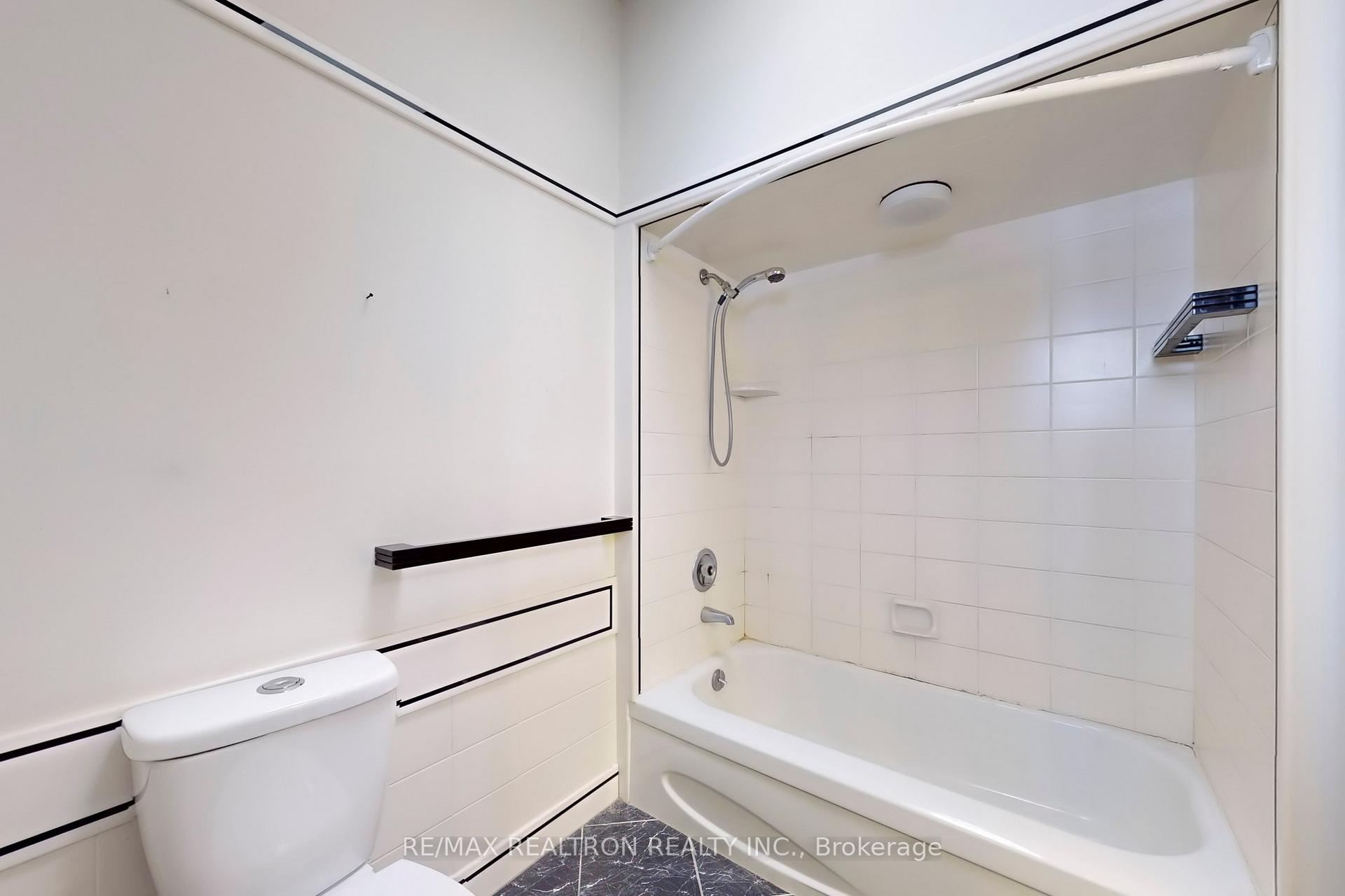 Photo 5 of 10 Thornbank Road, Vaughan, Uplands — HOMEH