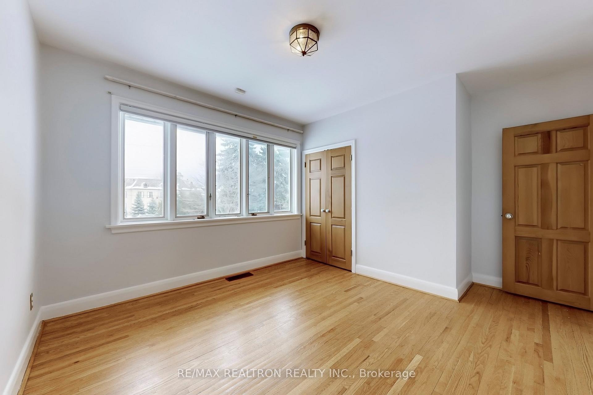 Photo 7 of 10 Thornbank Road, Vaughan, Uplands — HOMEH