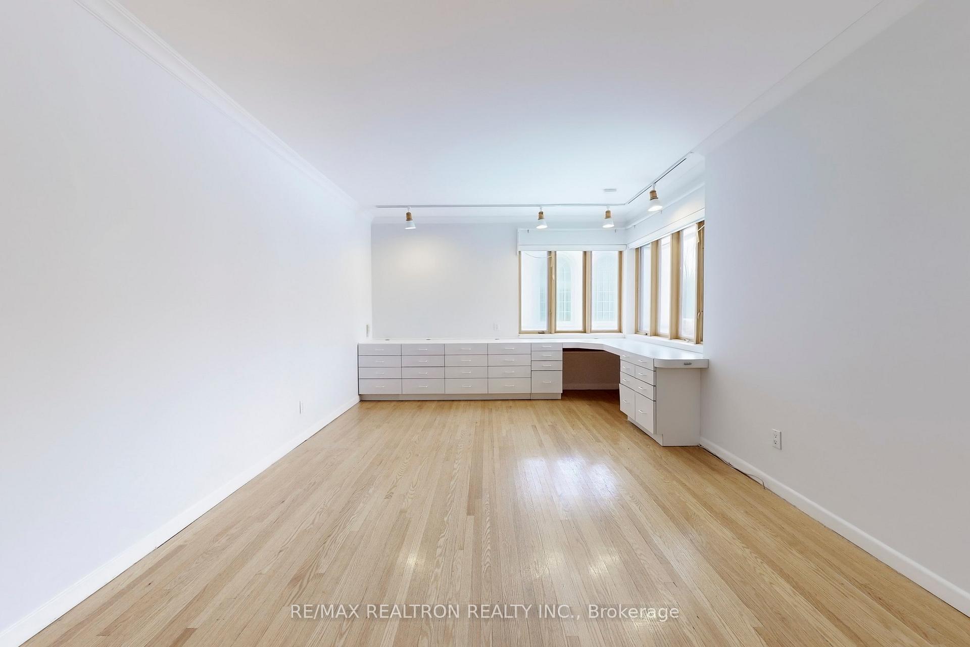 Photo 8 of 10 Thornbank Road, Vaughan, Uplands — HOMEH
