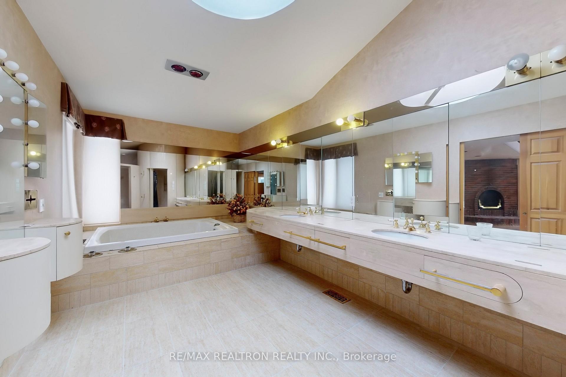 Photo 13 of 10 Thornbank Road, Vaughan, Uplands — HOMEH