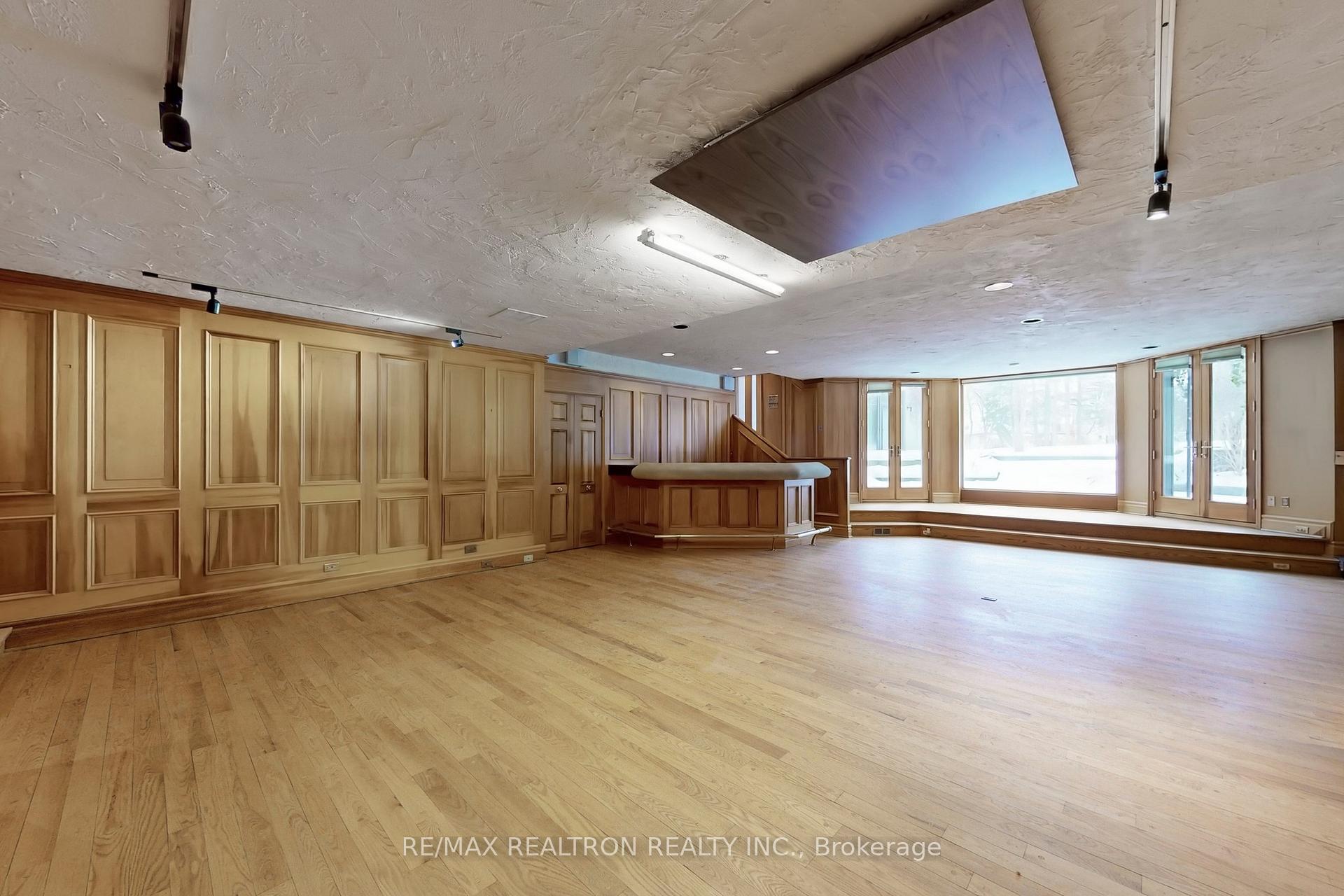 Photo 17 of 10 Thornbank Road, Vaughan, Uplands — HOMEH