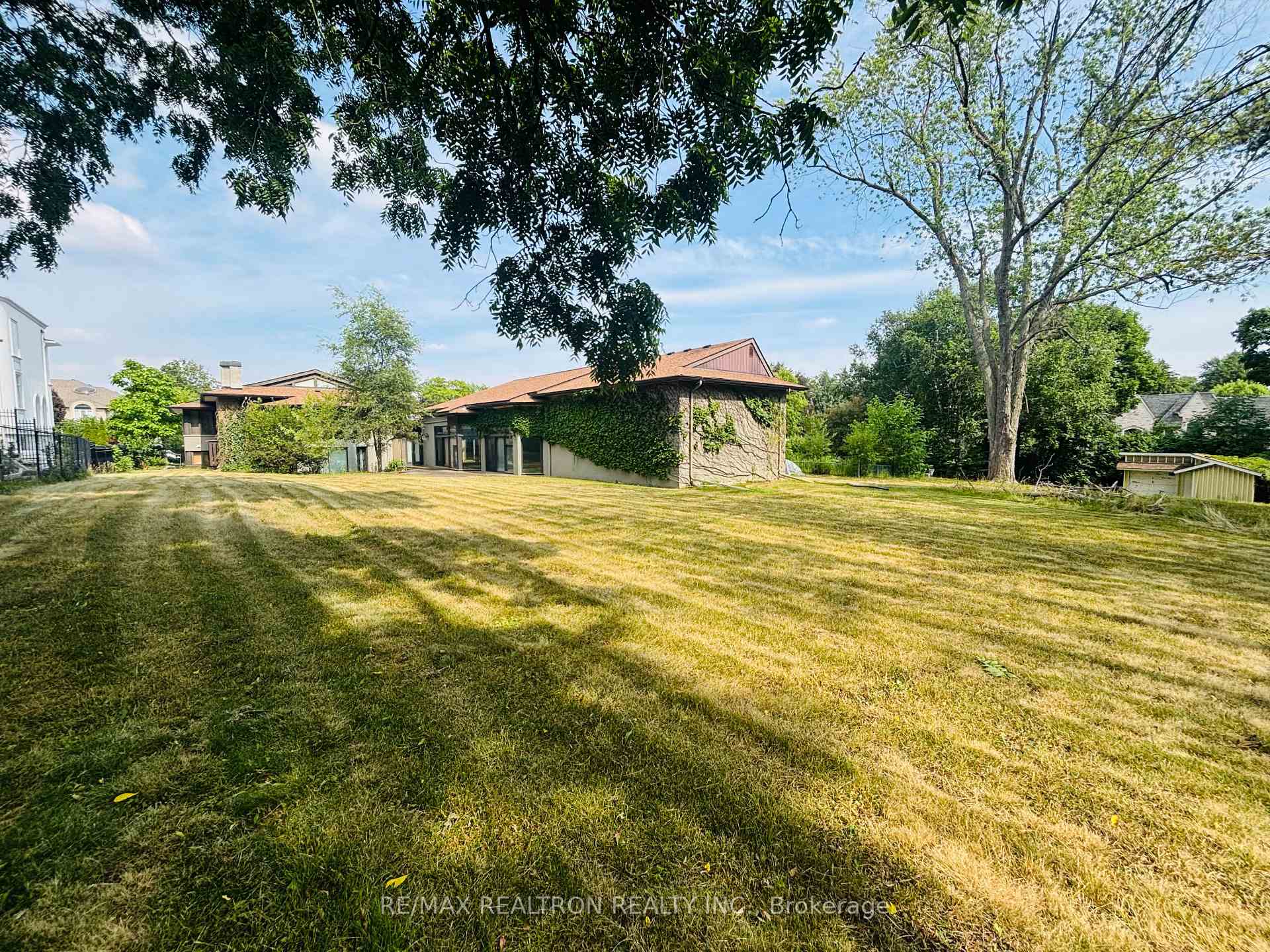 Photo 33 of 10 Thornbank Road, Vaughan, Uplands — HOMEH