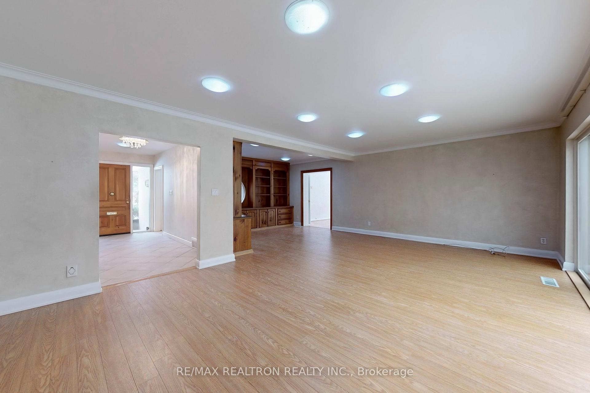 Photo 36 of 10 Thornbank Road, Vaughan, Uplands — HOMEH