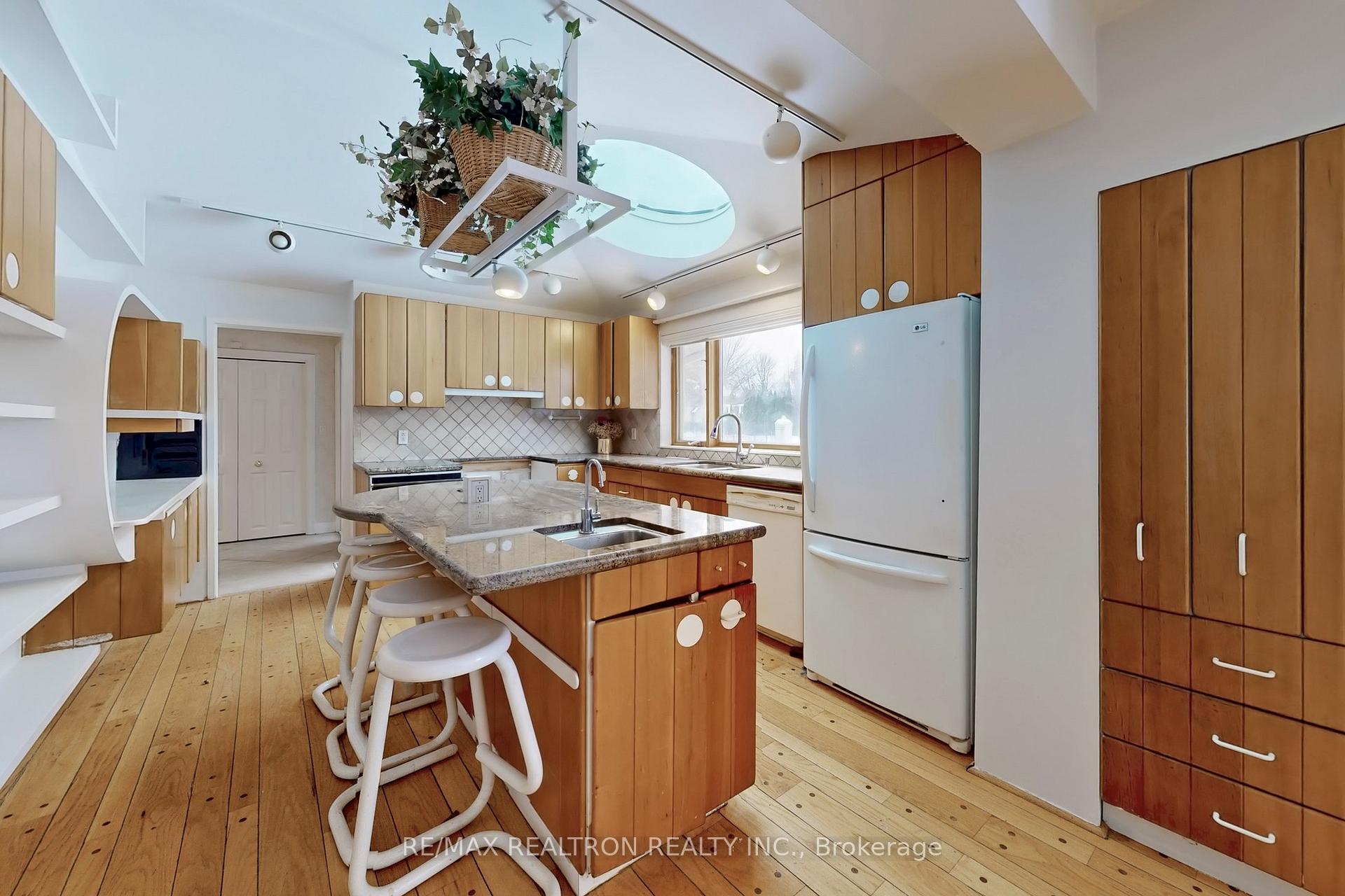 Photo 42 of 10 Thornbank Road, Vaughan, Uplands — HOMEH