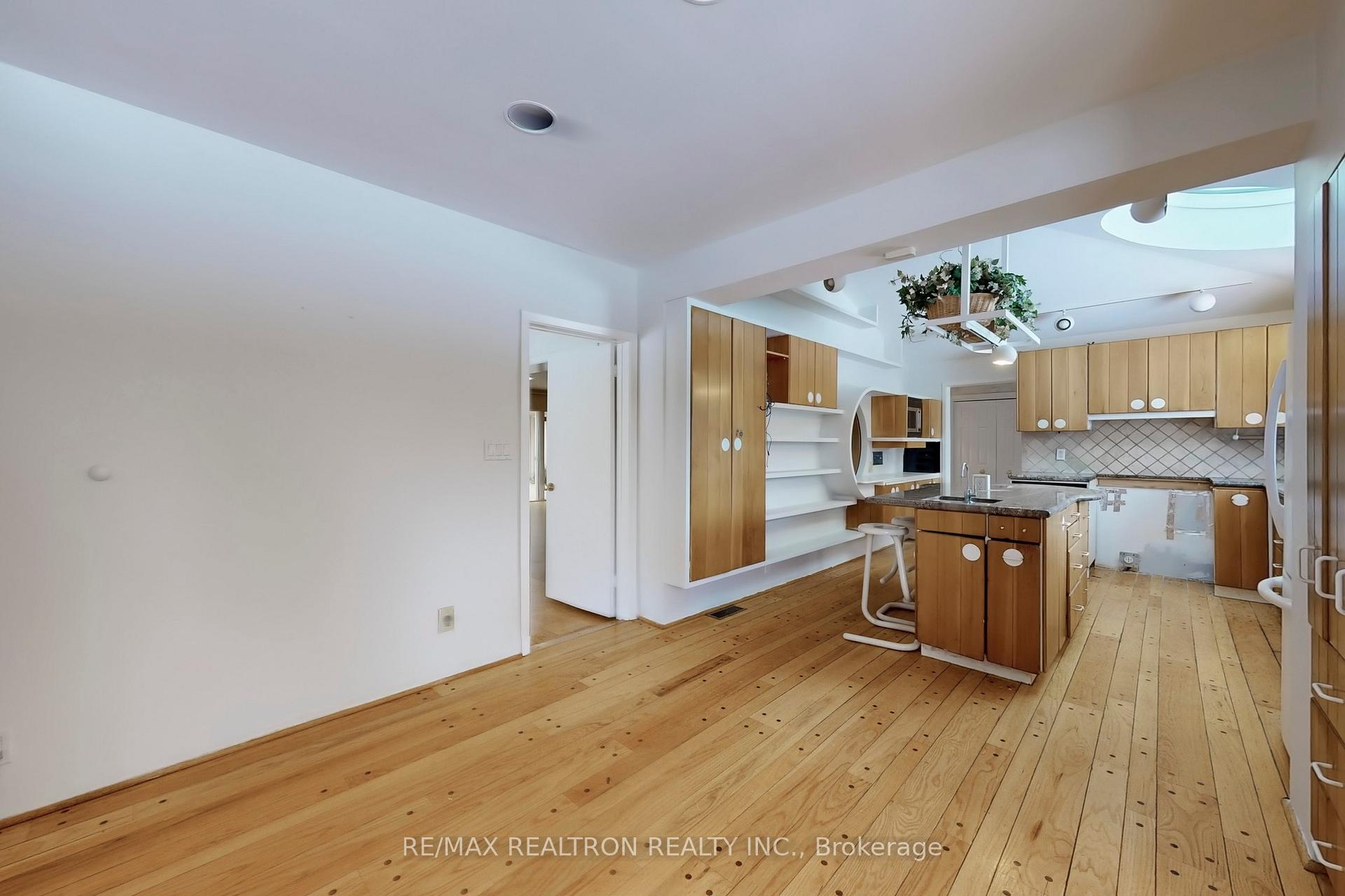 Photo 43 of 10 Thornbank Road, Vaughan, Uplands — HOMEH