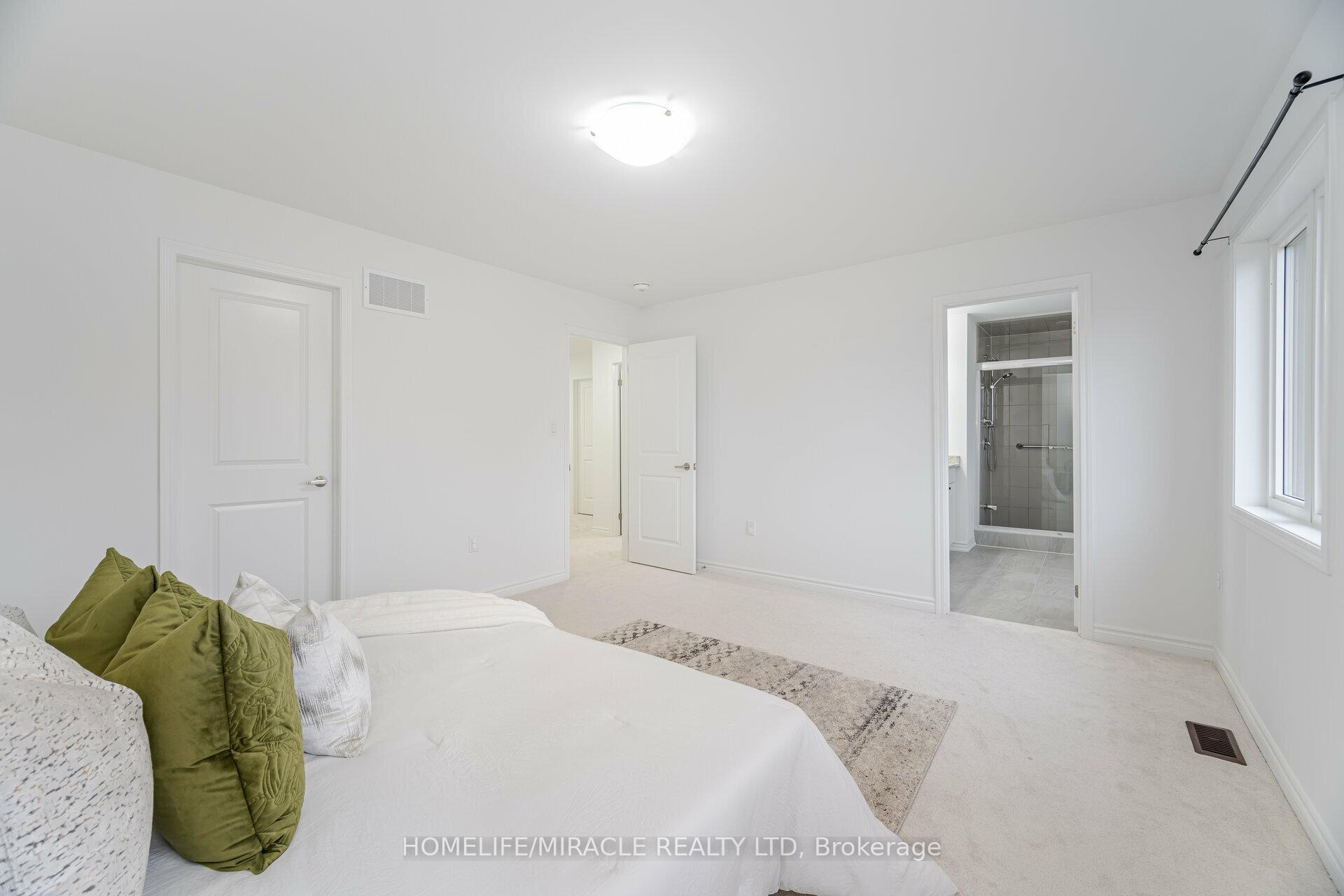 Photo 3 of 2885 Foxden Square, Pickering, Rural Pickering — HOMEH