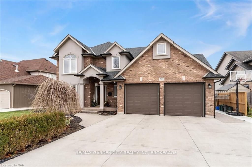 Photo 3 of 218 Colbeck Drive, Welland, Coyle Creek — HOMEH