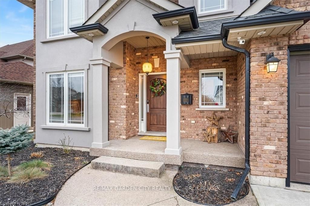 Photo 4 of 218 Colbeck Drive, Welland, Coyle Creek — HOMEH