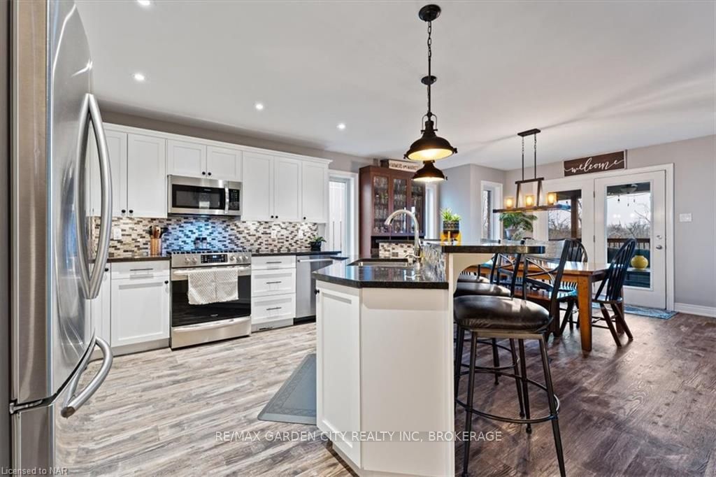 Photo 7 of 218 Colbeck Drive, Welland, Coyle Creek — HOMEH