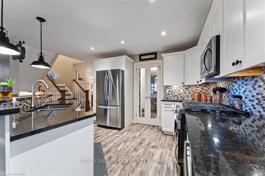 Photo 9 of 218 Colbeck Drive, Welland, Coyle Creek — HOMEH