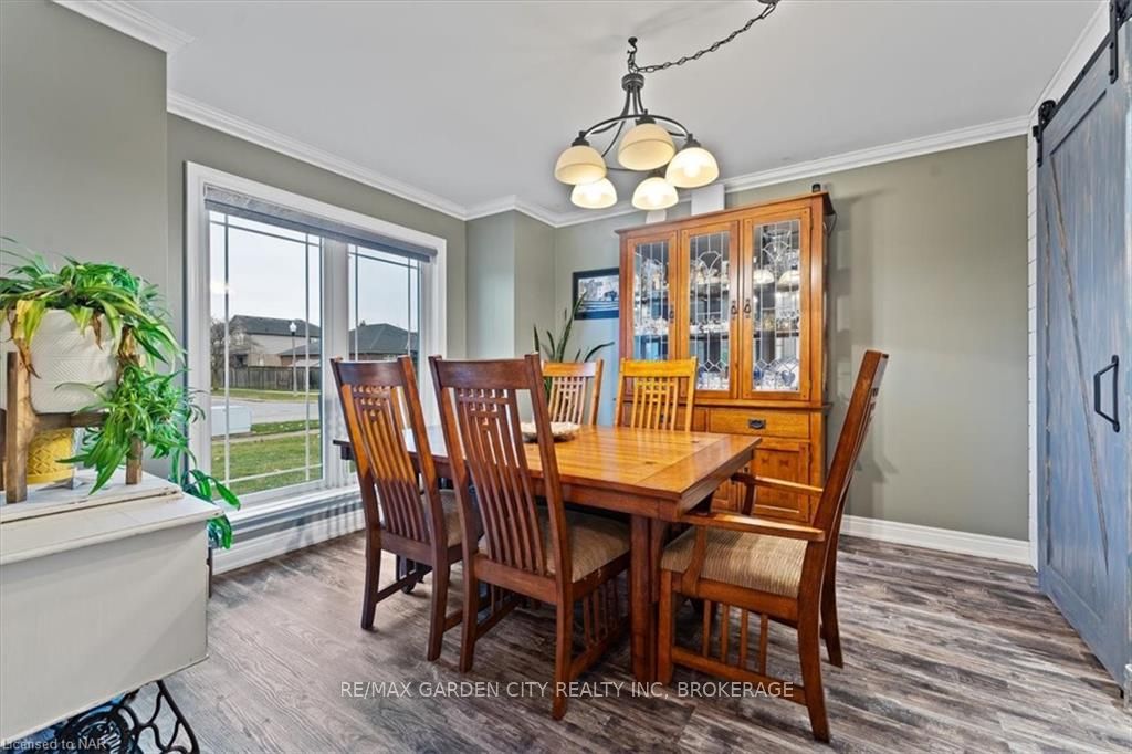 Photo 15 of 218 Colbeck Drive, Welland, Coyle Creek — HOMEH