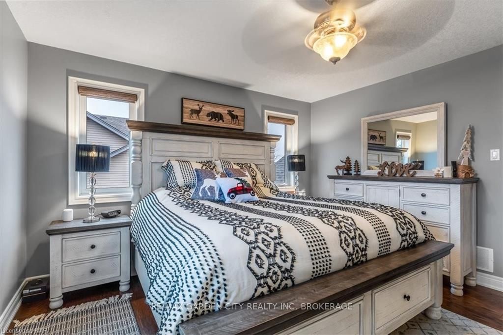 Photo 18 of 218 Colbeck Drive, Welland, Coyle Creek — HOMEH