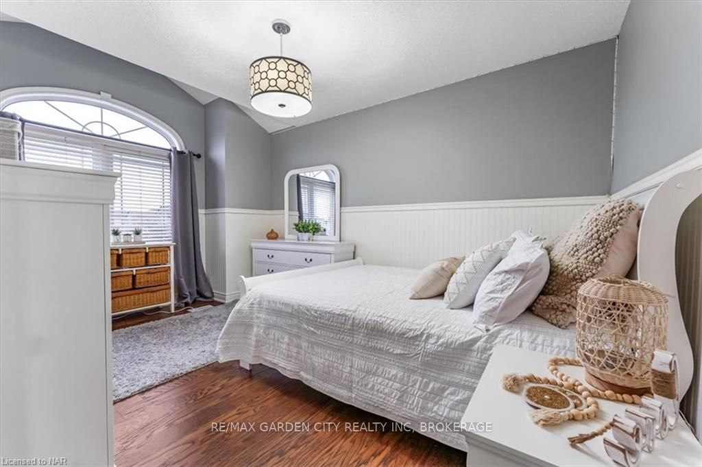 Photo 23 of 218 Colbeck Drive, Welland, Coyle Creek — HOMEH