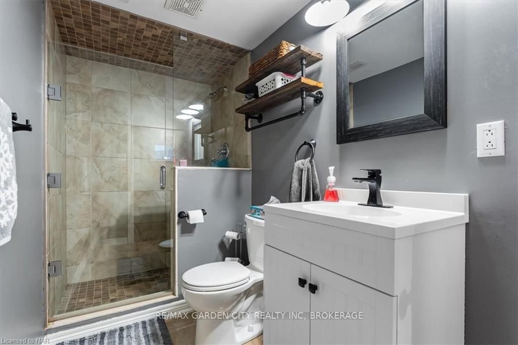 Photo 30 of 218 Colbeck Drive, Welland, Coyle Creek — HOMEH
