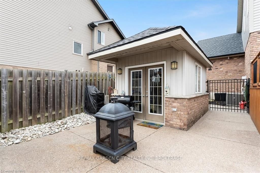 Photo 35 of 218 Colbeck Drive, Welland, Coyle Creek — HOMEH