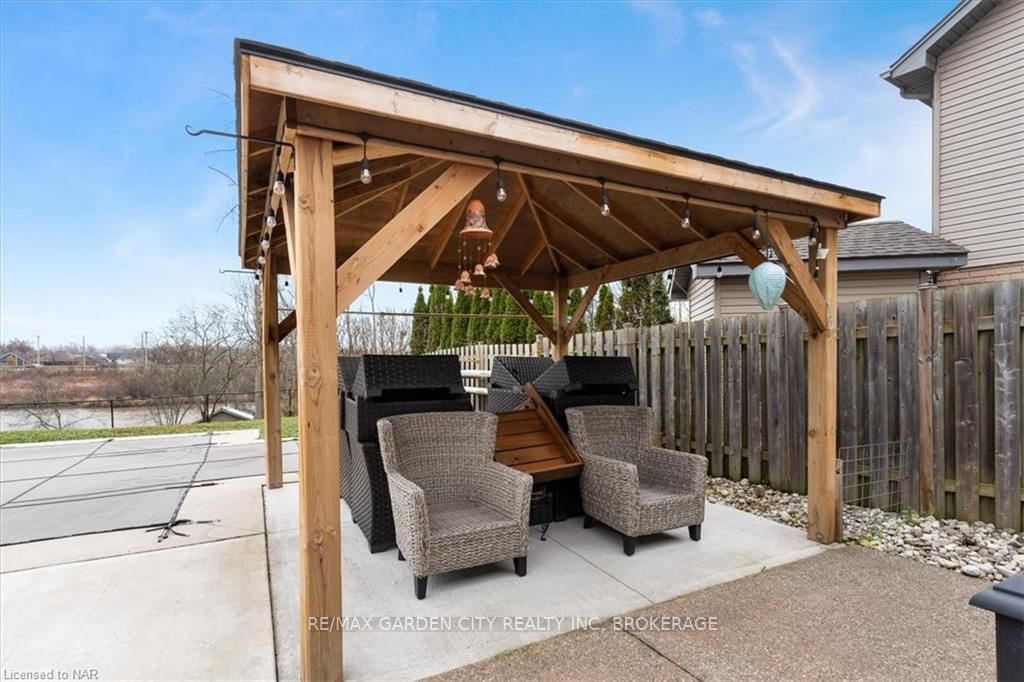 Photo 36 of 218 Colbeck Drive, Welland, Coyle Creek — HOMEH