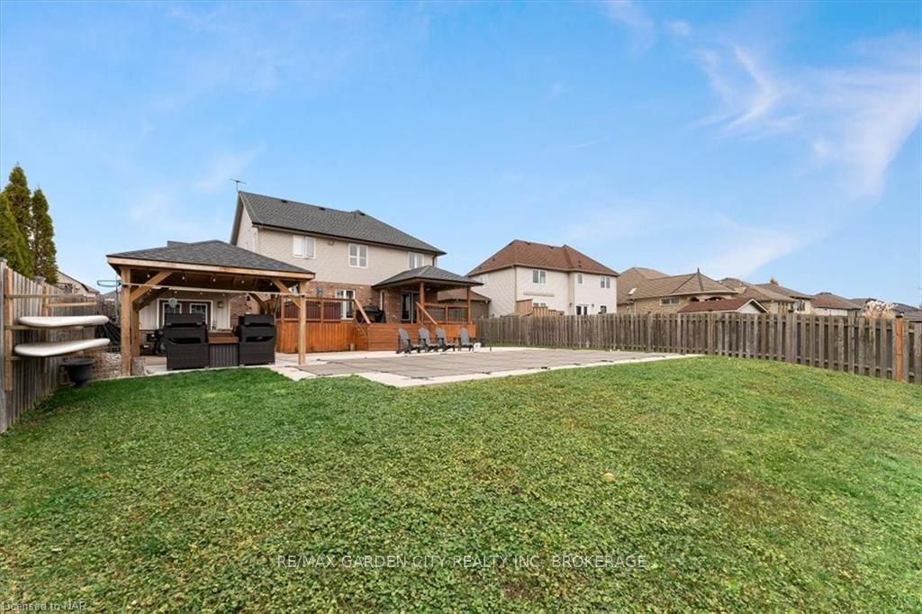 Photo 44 of 218 Colbeck Drive, Welland, Coyle Creek — HOMEH