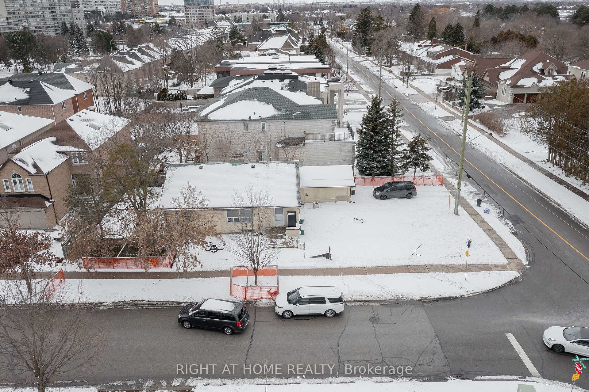 Photo 3 of 193 Crestwood Road, Vaughan, Crestwood-Springfarm-Yorkhill — HOMEH