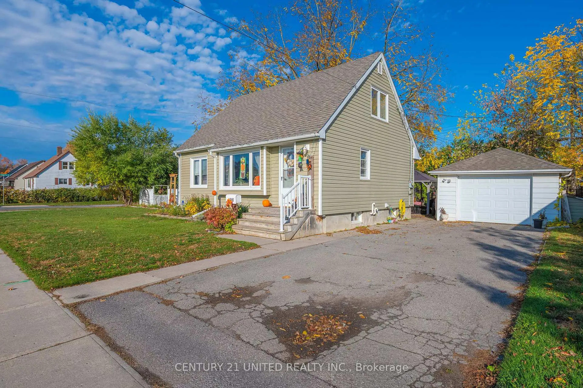 Photo 2 of 498 Howden Street, Peterborough, Otonabee Ward 1 — HOMEH