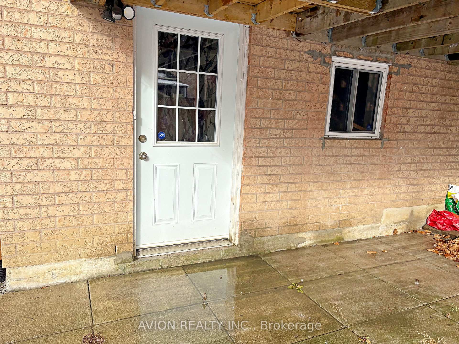 Photo 2 of Unit Lower, 91 Ridgeway Court, Vaughan, Maple — HOMEH