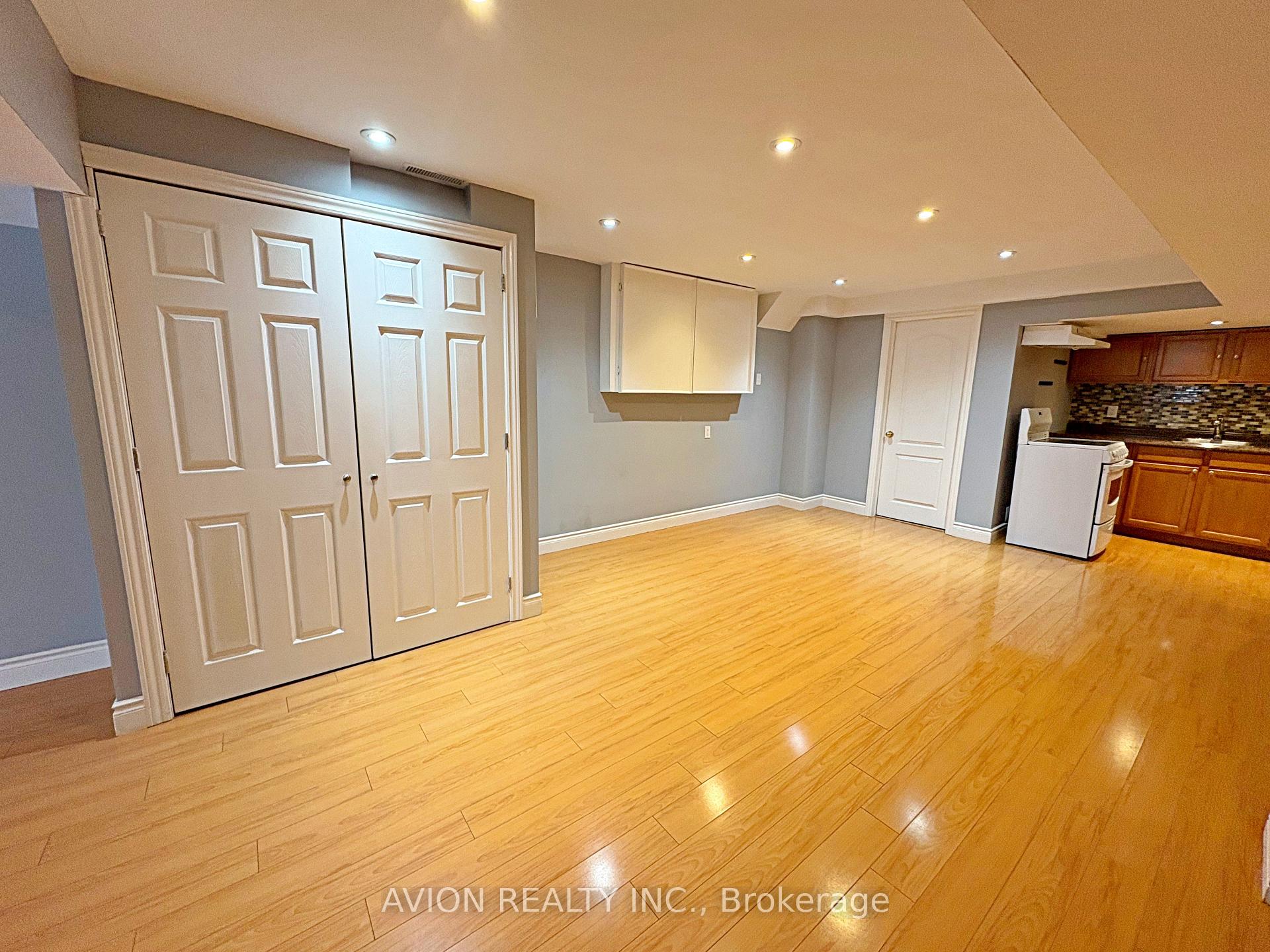 Photo 4 of Unit Lower, 91 Ridgeway Court, Vaughan, Maple — HOMEH