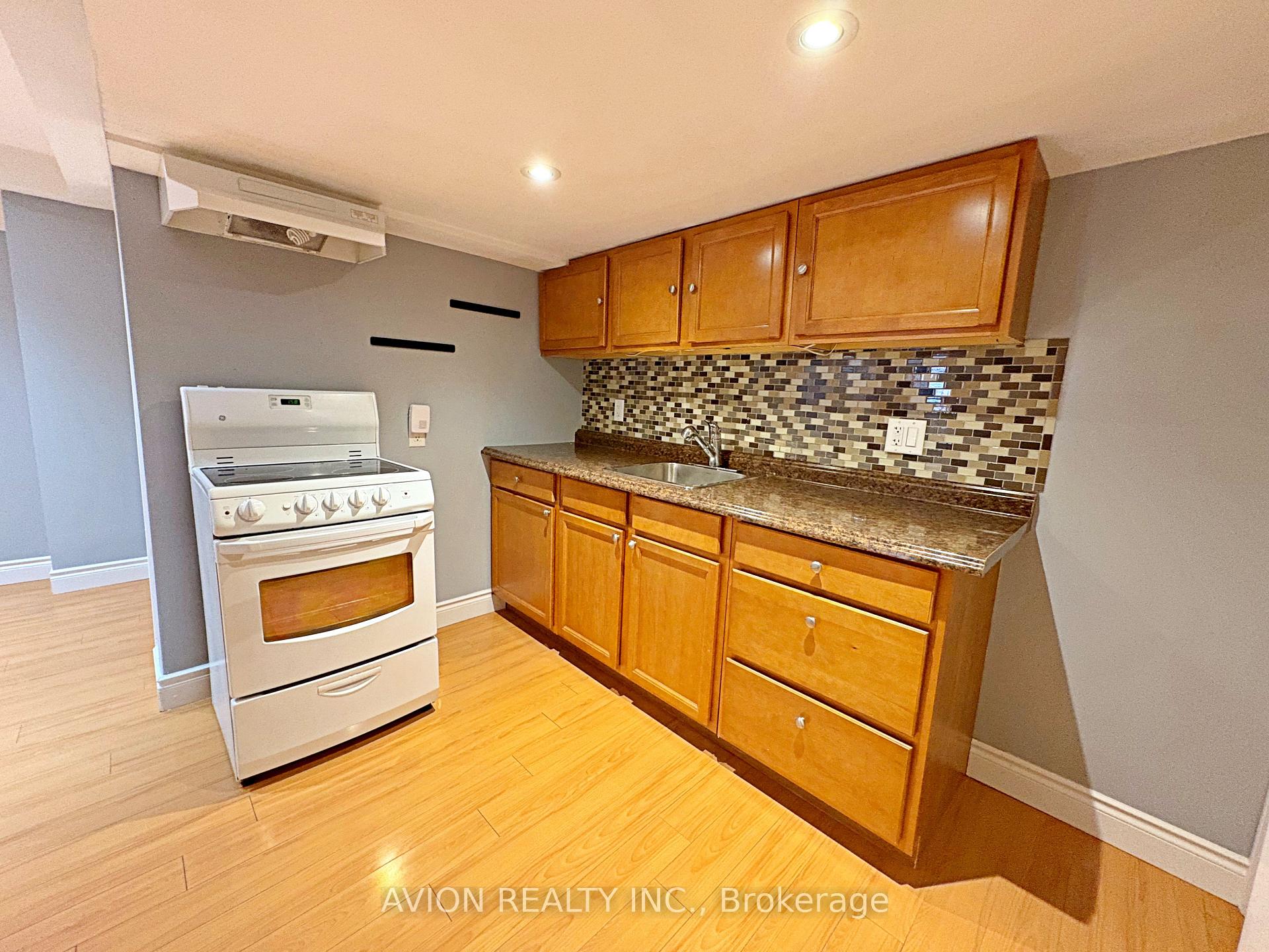Photo 6 of Unit Lower, 91 Ridgeway Court, Vaughan, Maple — HOMEH