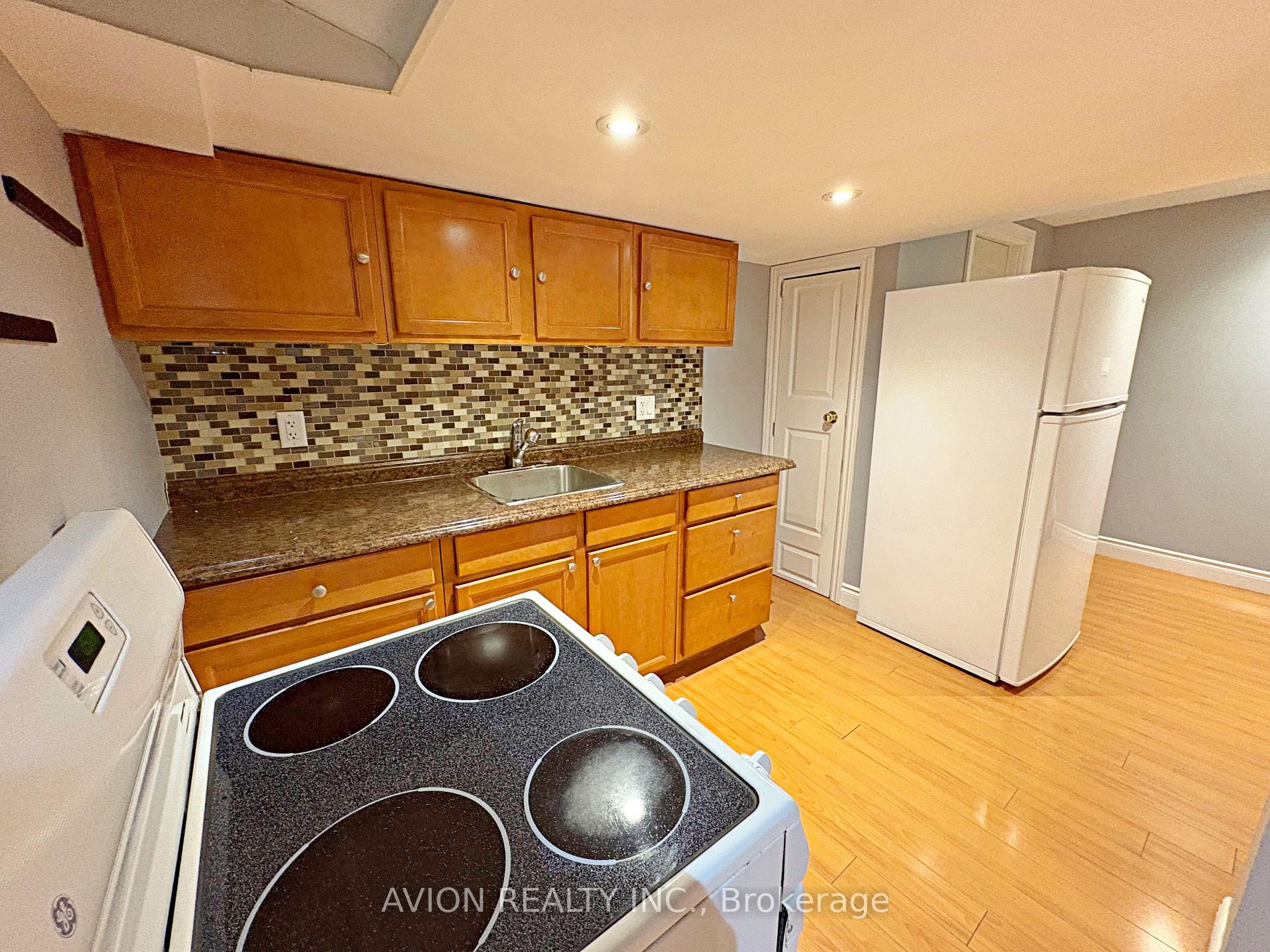 Photo 7 of Unit Lower, 91 Ridgeway Court, Vaughan, Maple — HOMEH