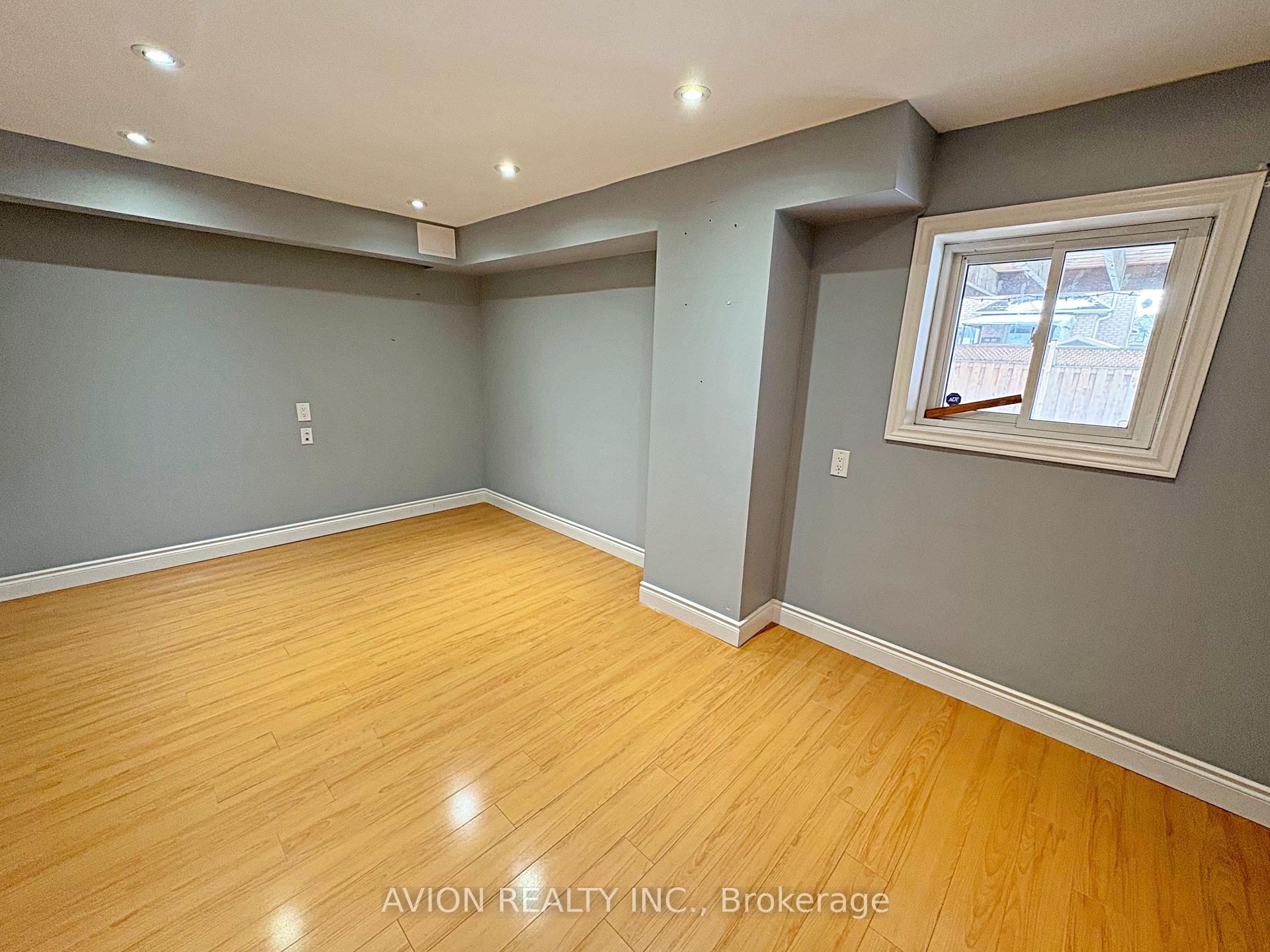 Photo 8 of Unit Lower, 91 Ridgeway Court, Vaughan, Maple — HOMEH