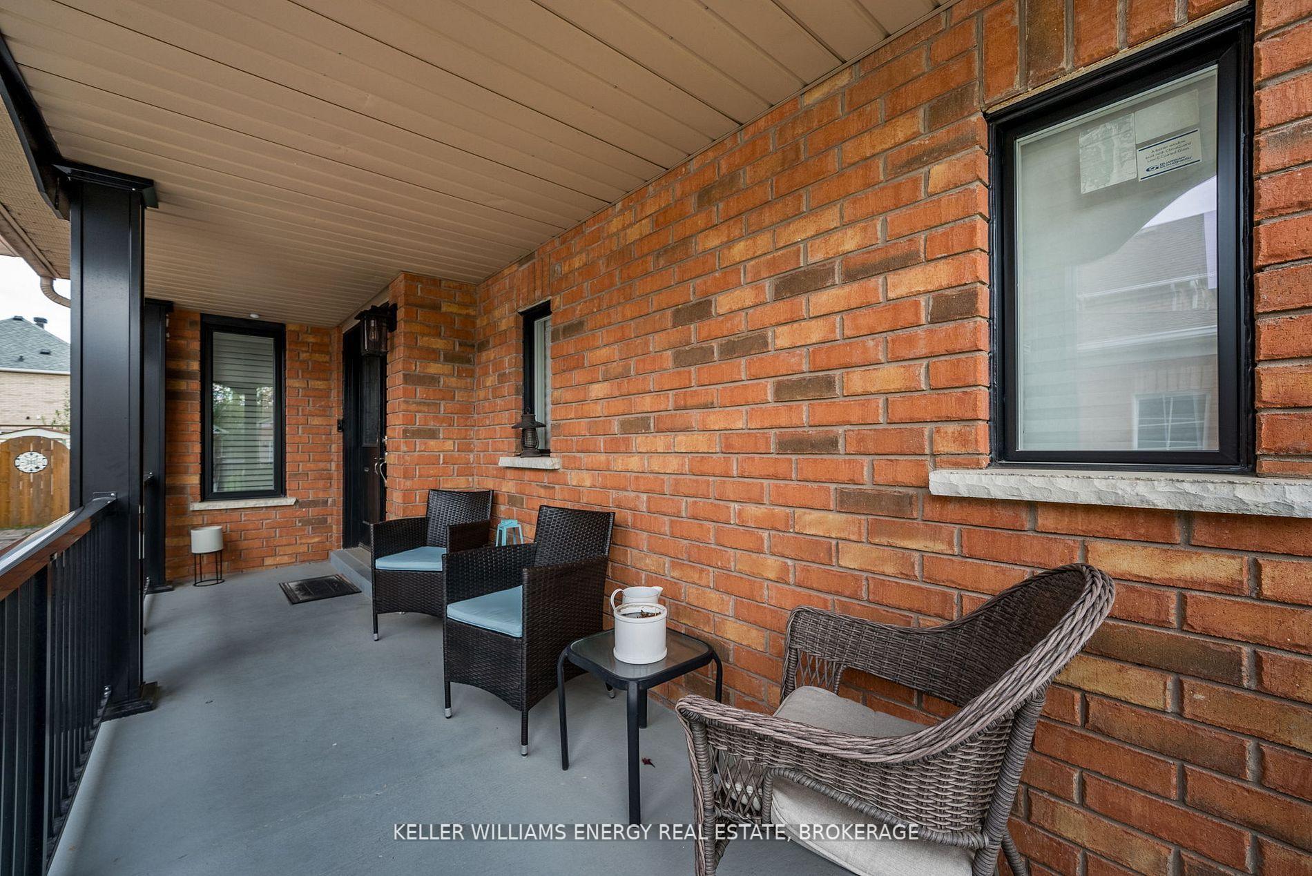Photo 2 of 41 Underwood Drive, Whitby, Brooklin — HOMEH
