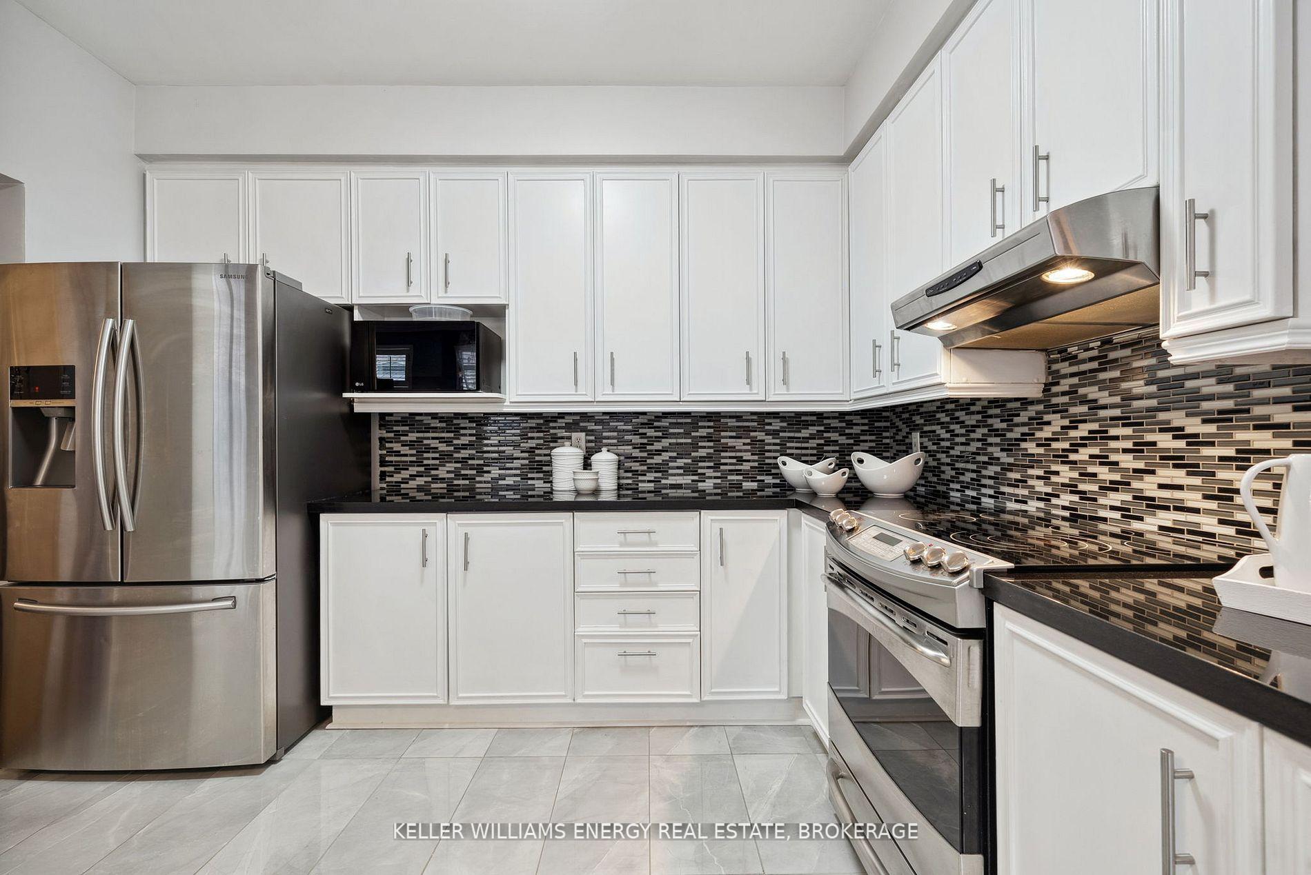 Photo 12 of 41 Underwood Drive, Whitby, Brooklin — HOMEH